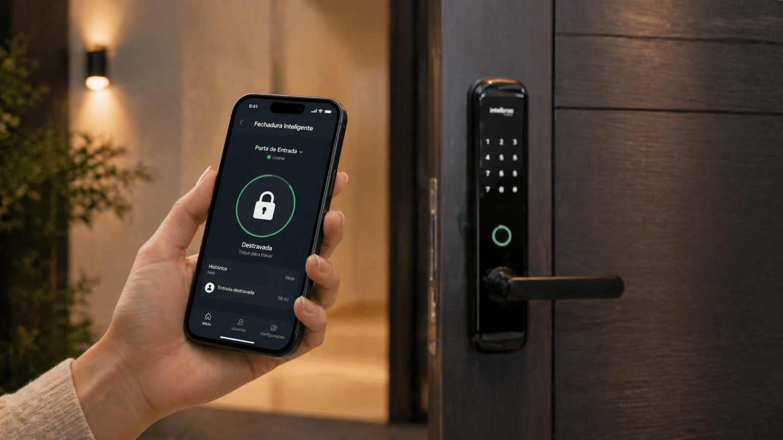Usando o aplicativo no celular para bloquear a porta