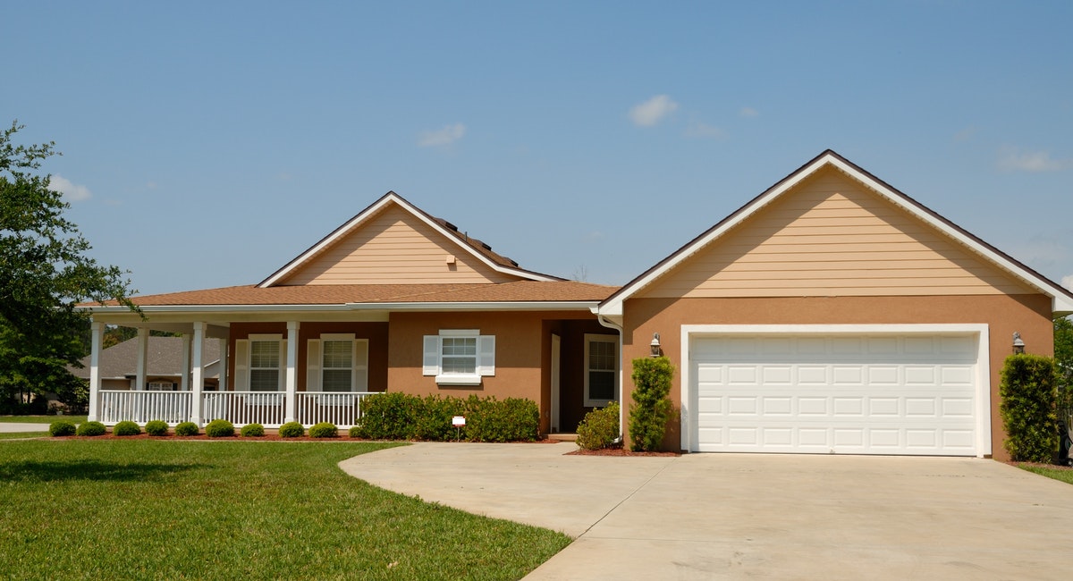   roofer in henderson         