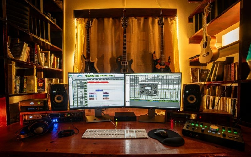 How do real musicians contribute to the development of Aiode models?