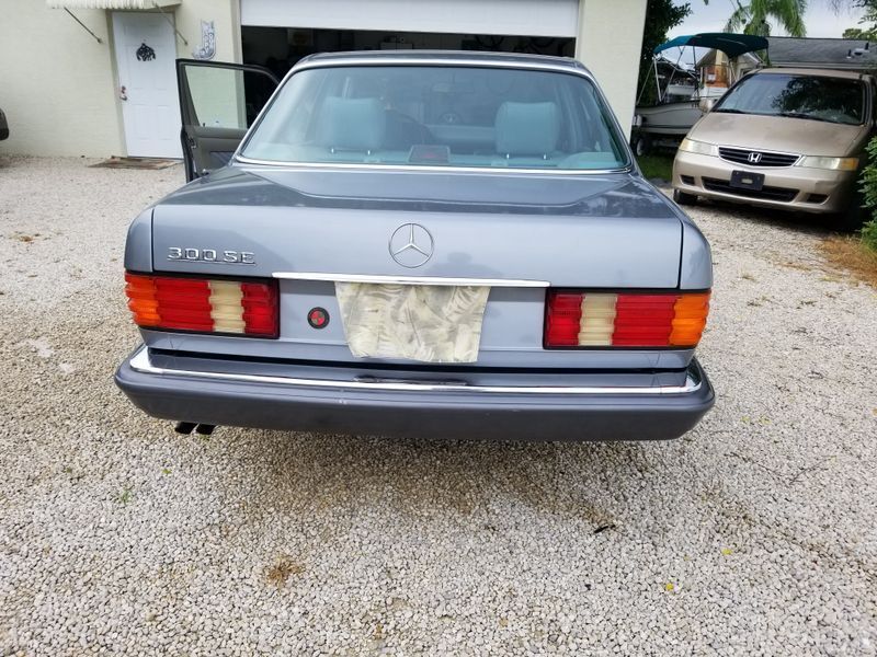 1989 Mercedes-Benz 300SE 5