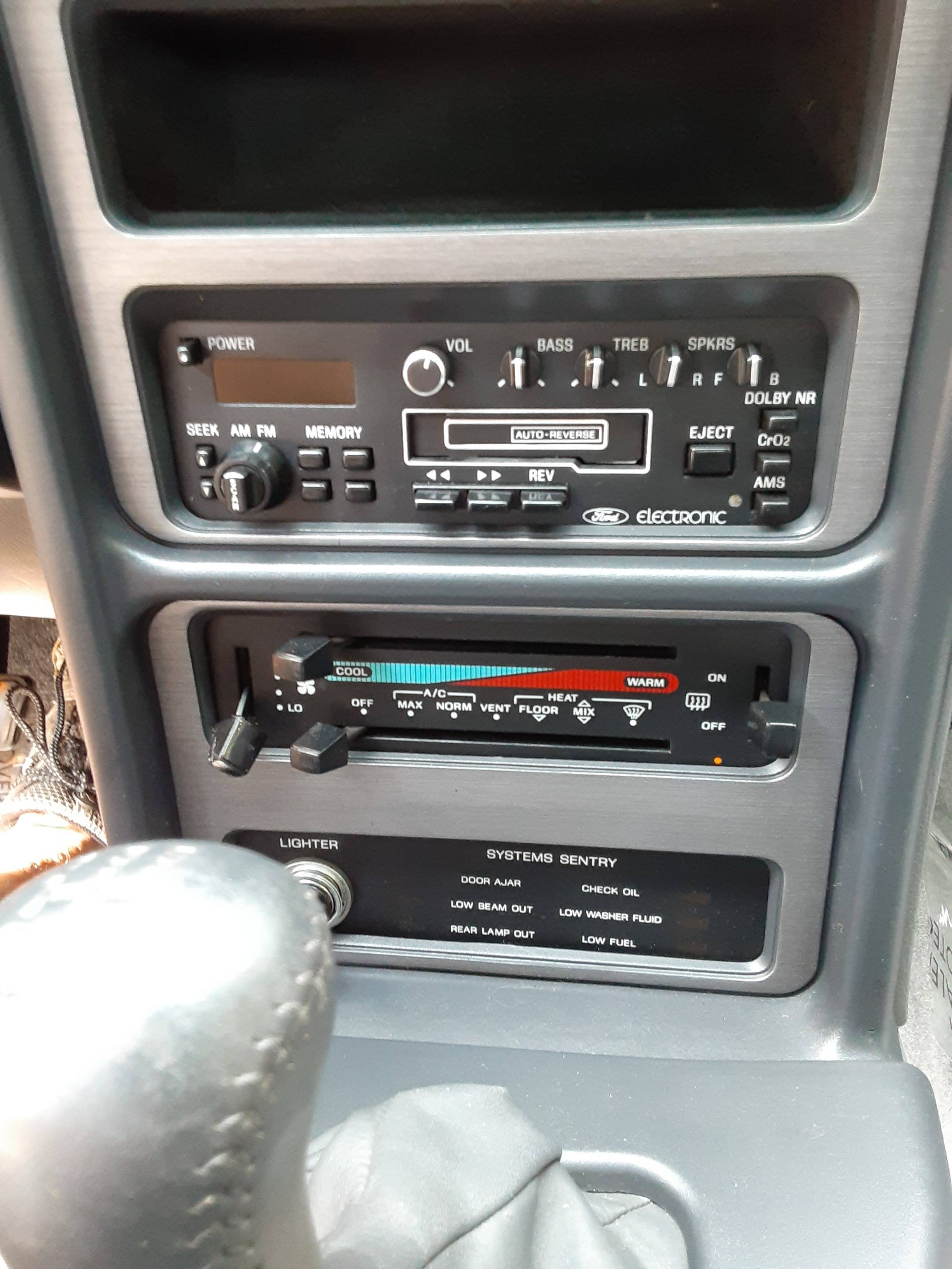 1985 Ford Thunderbird 27