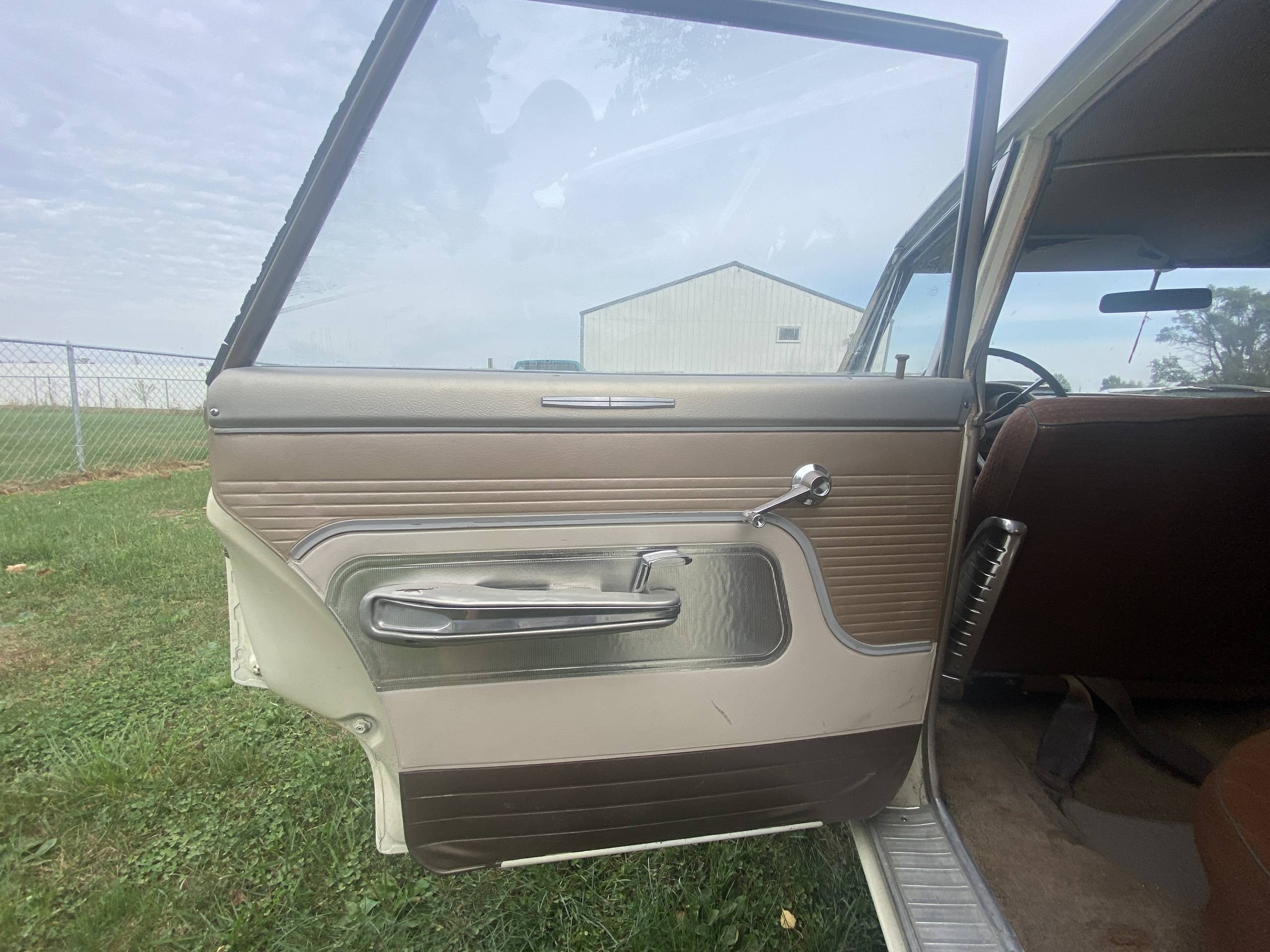 1963 Ford Country Squire 39