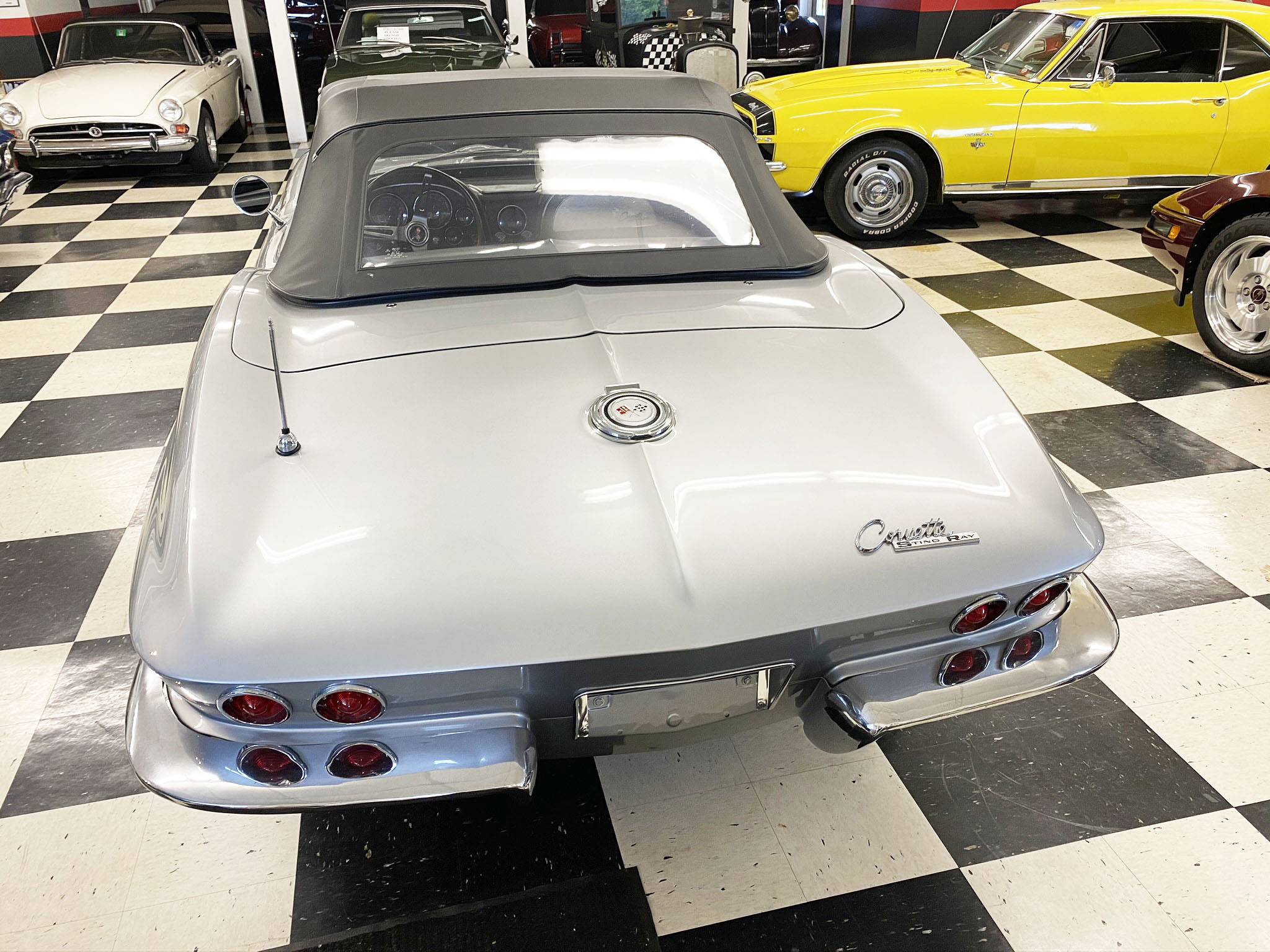 1965 Chevrolet Corvette 21