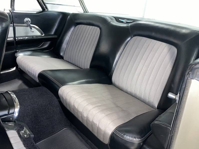 1962 Ford Thunderbird 28