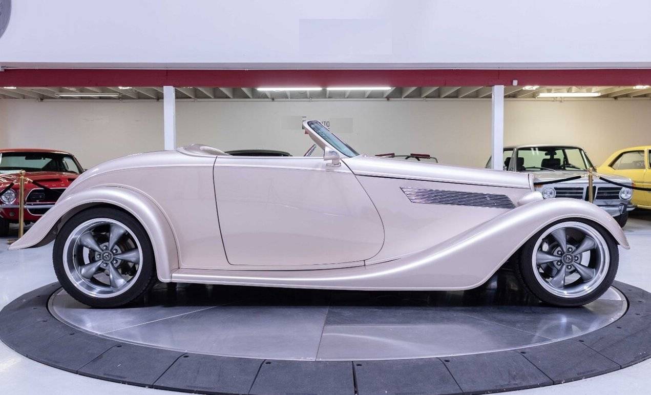 1933 Ford Roadster 31