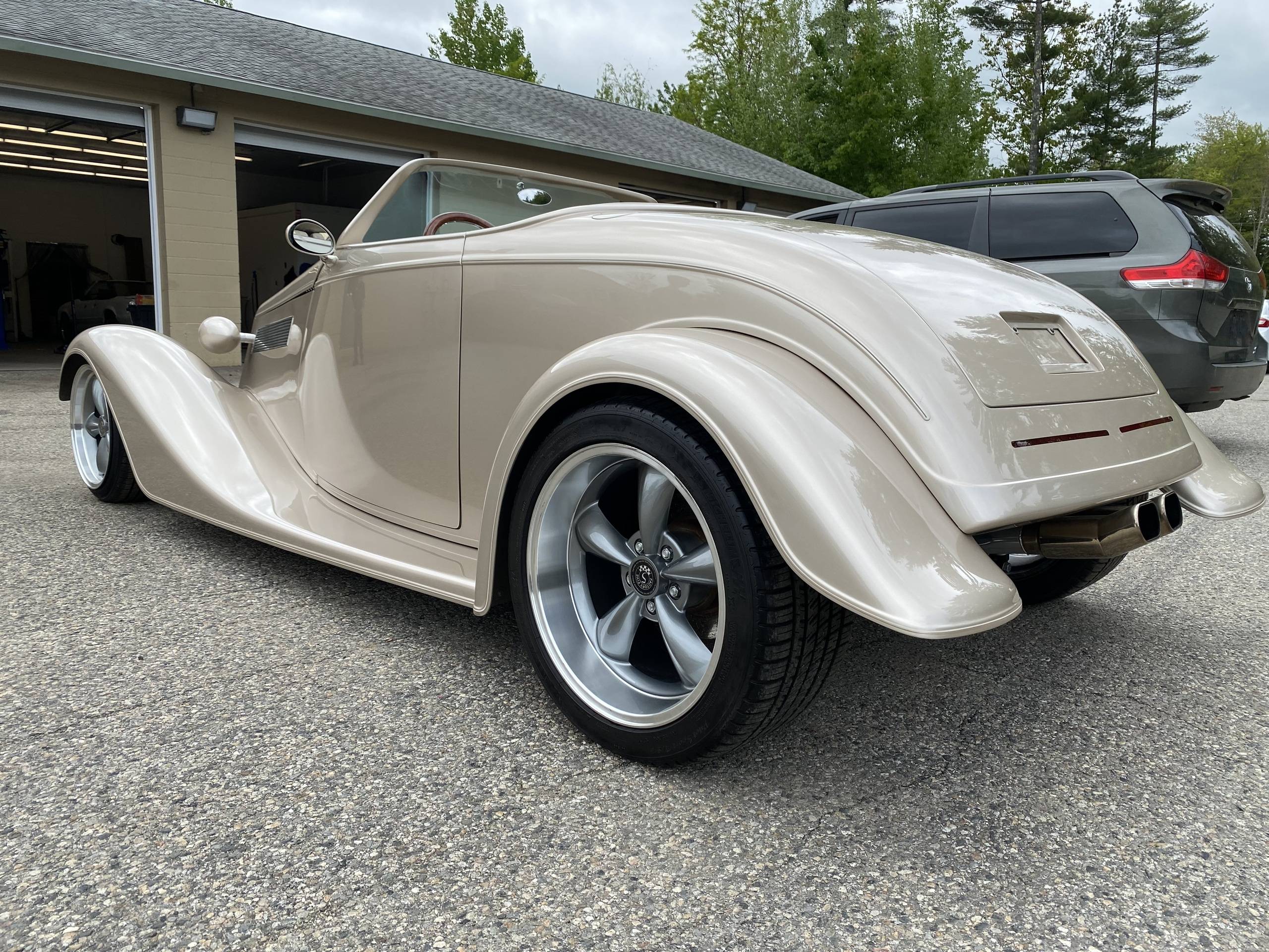 1933 Ford Roadster 4