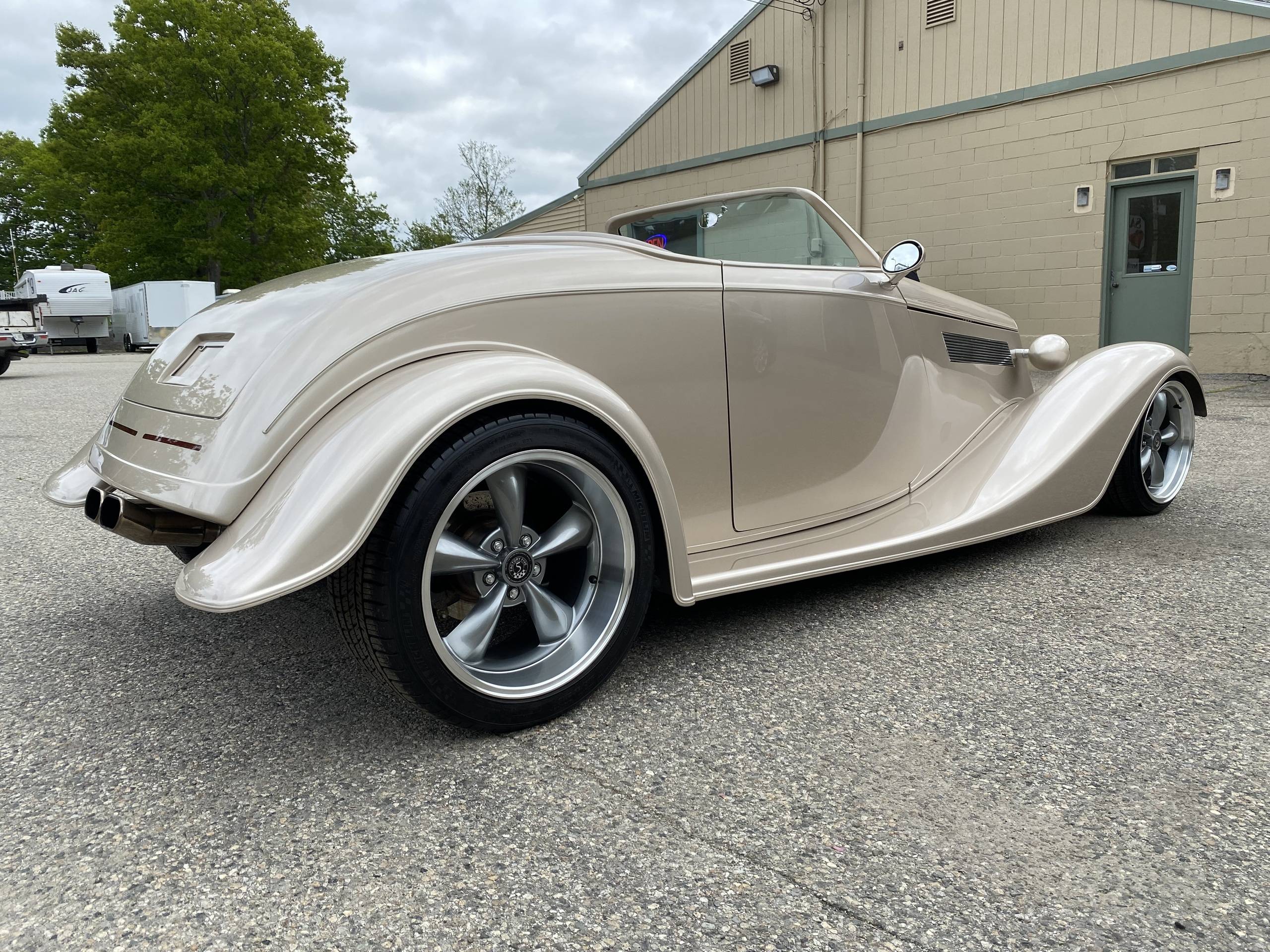 1933 Ford Roadster 6