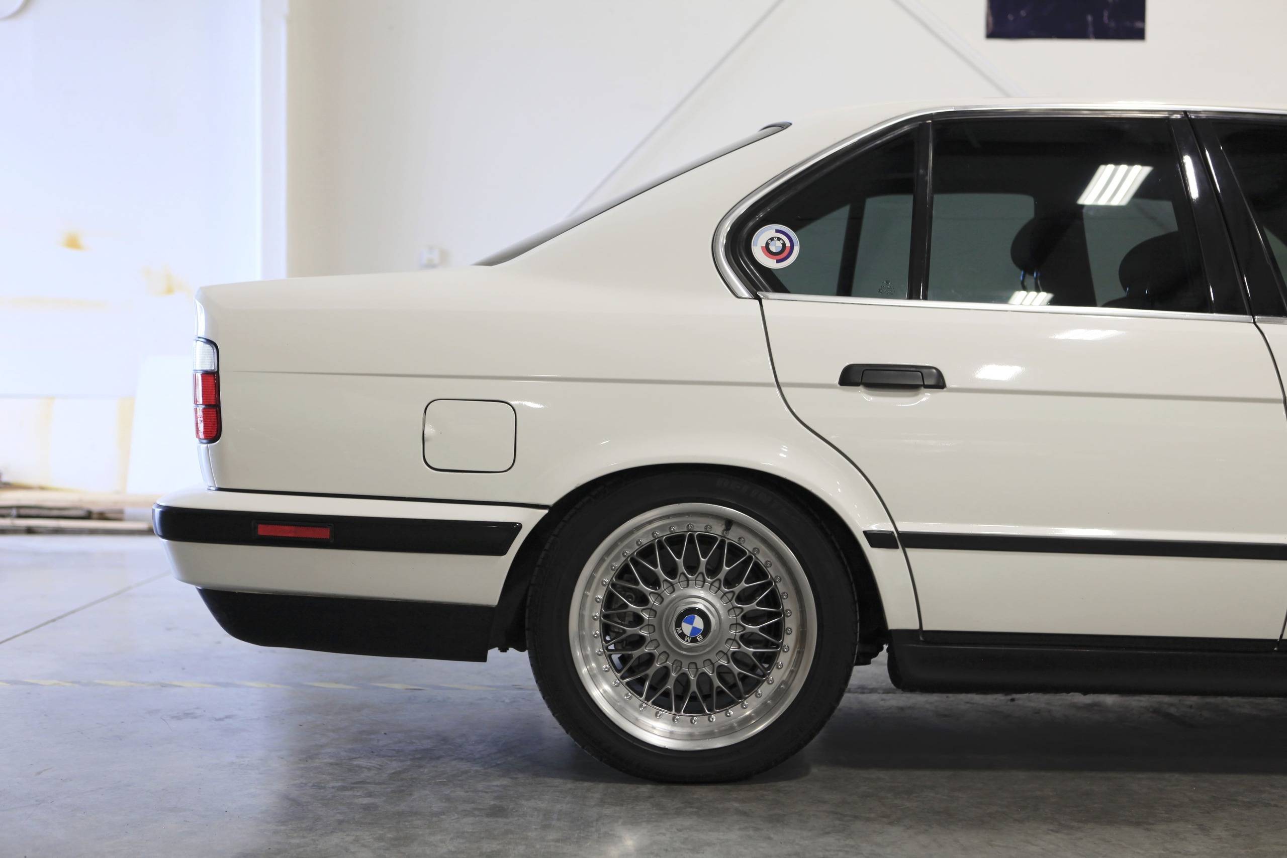 1993 BMW 535i 32