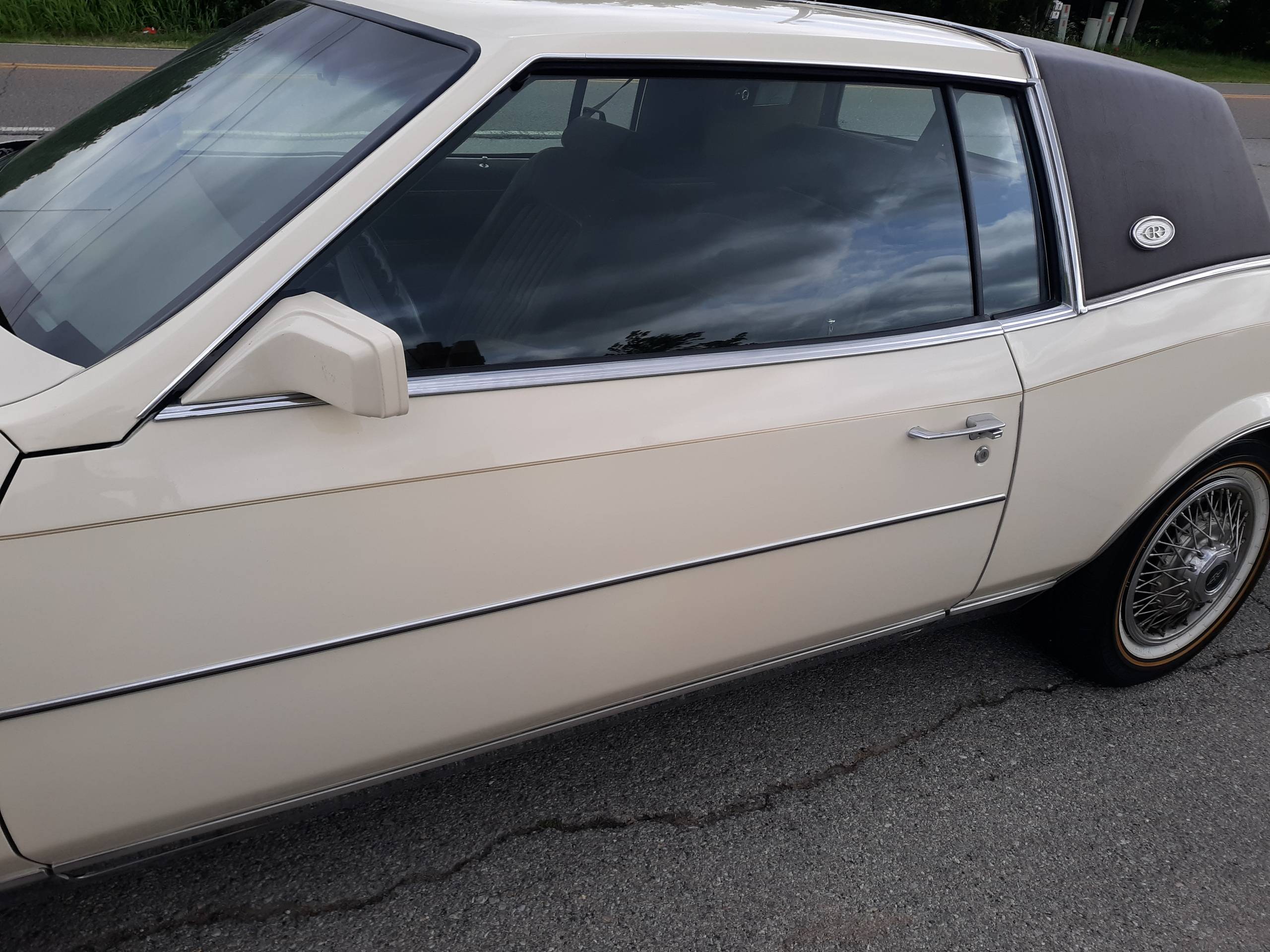 1984 Buick Riviera 4