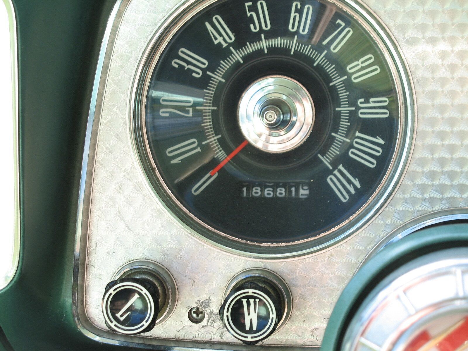 1960 Plymouth V100 6