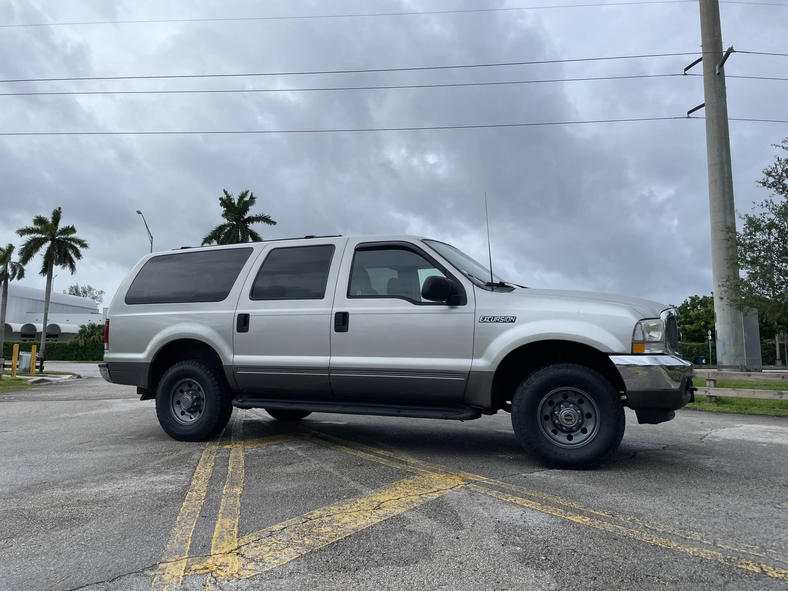 2003 Ford Excursion 2