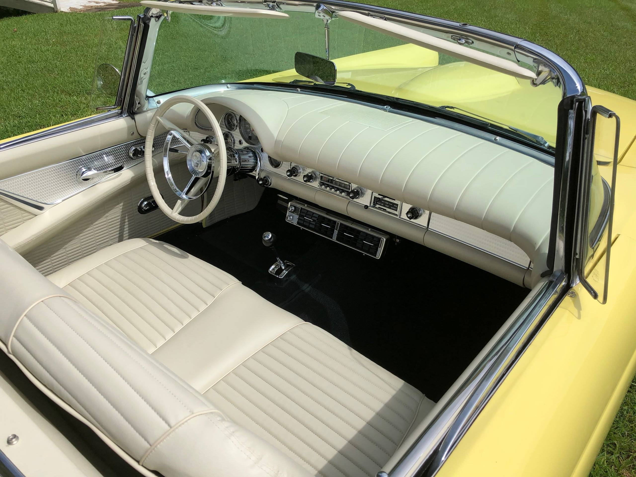 1957 Ford Thunderbird 4