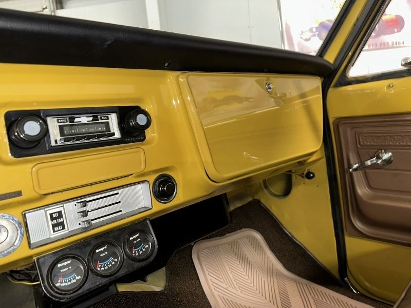 1972 Chevrolet Cheyenne 26