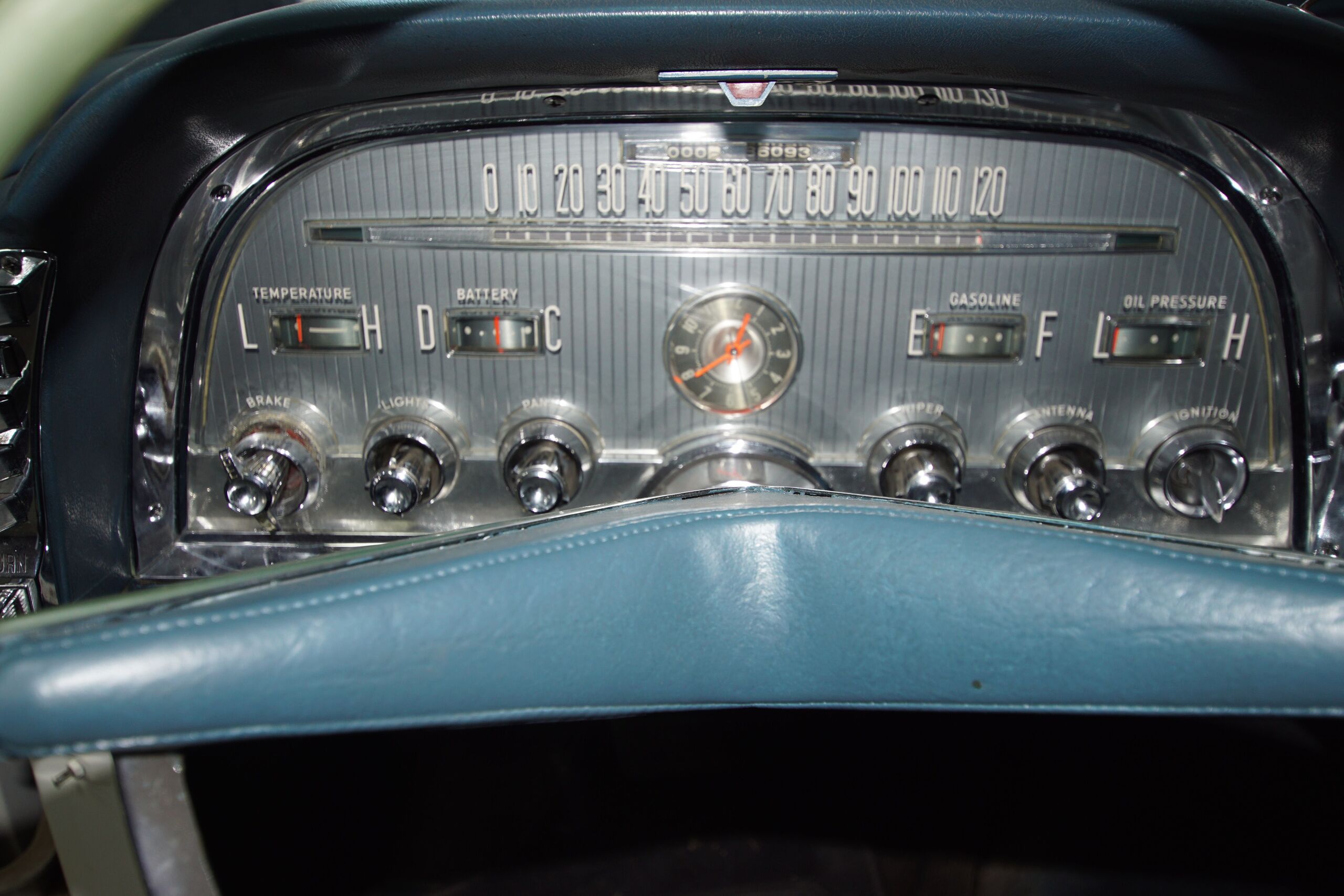 1959 Chrysler Imperial 38