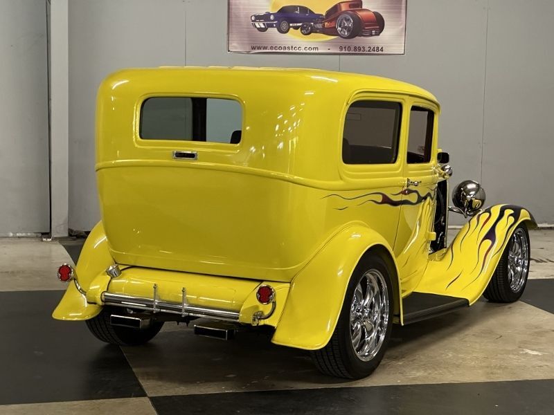 1932 Ford Sedan 95
