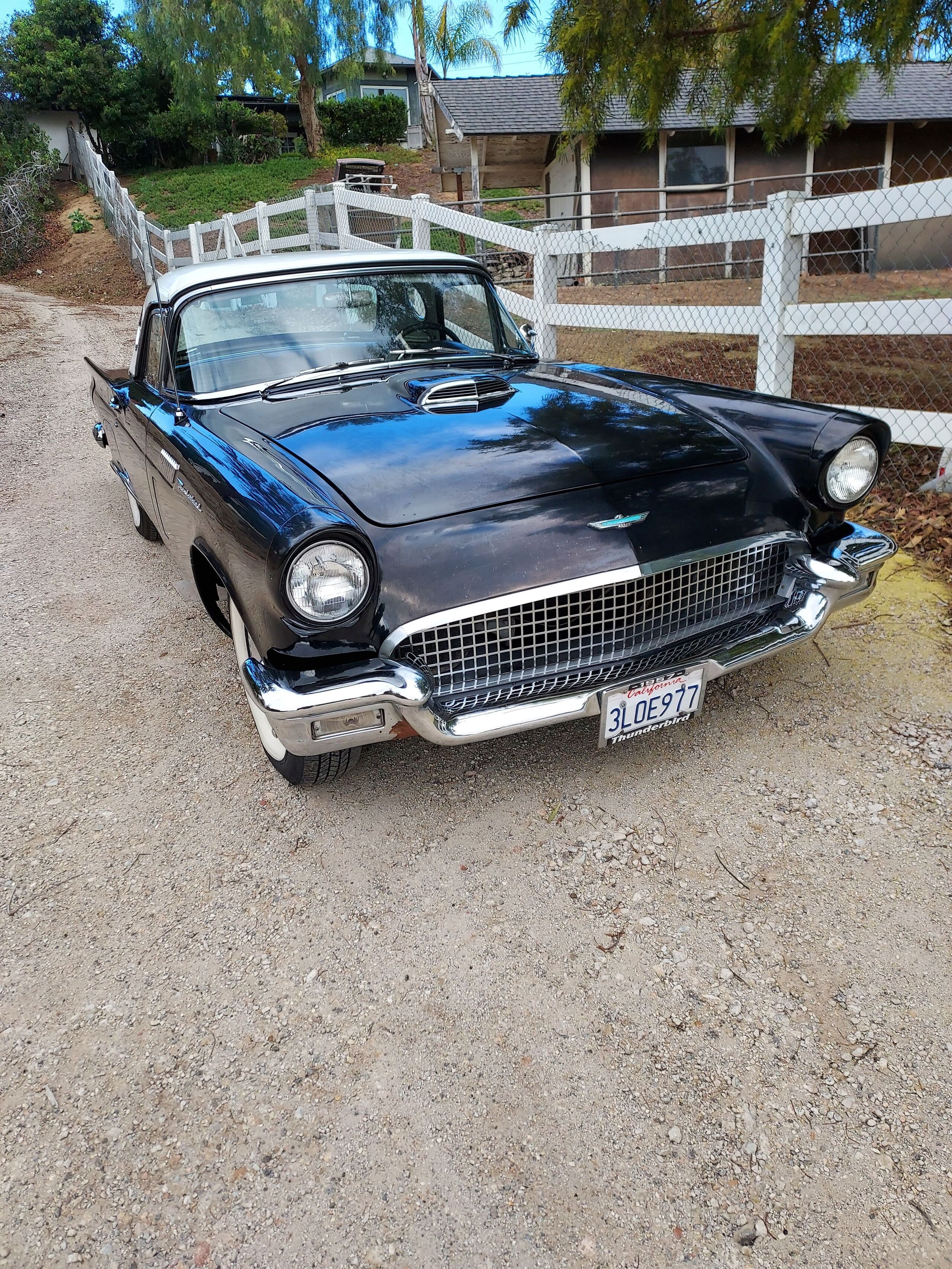 1957 Ford Thunderbird 4