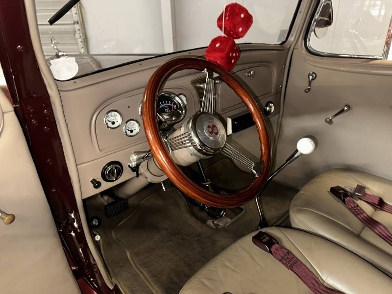 1934 Pontiac Coupe 33
