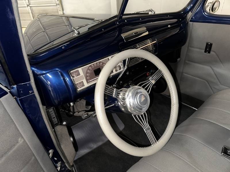 1940 Ford Tudor Deluxe 24