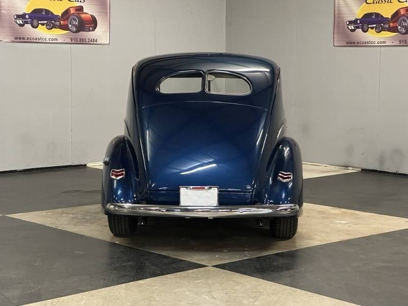 1940 Ford Tudor Deluxe 81