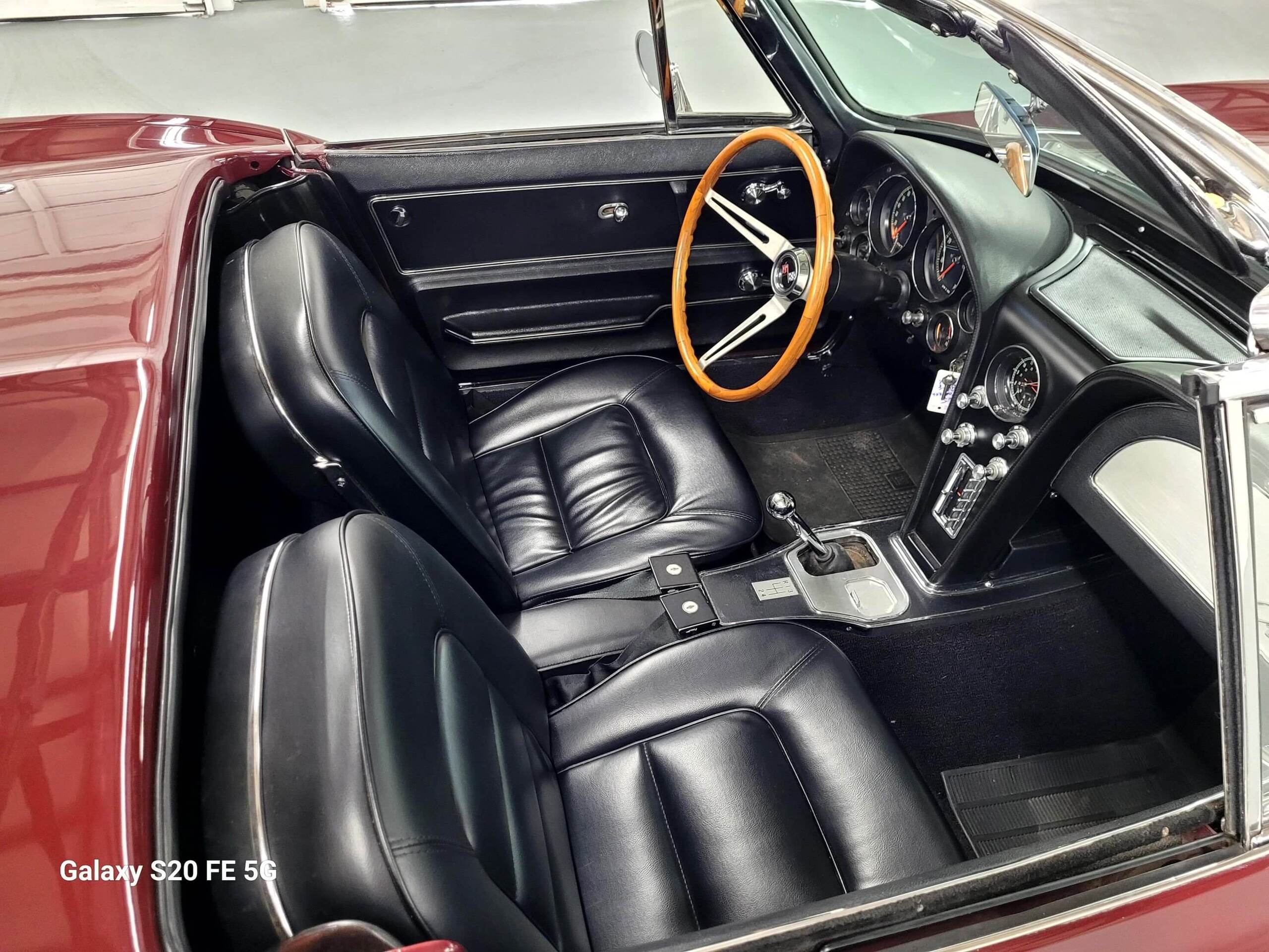 1965 Chevrolet Corvette 22