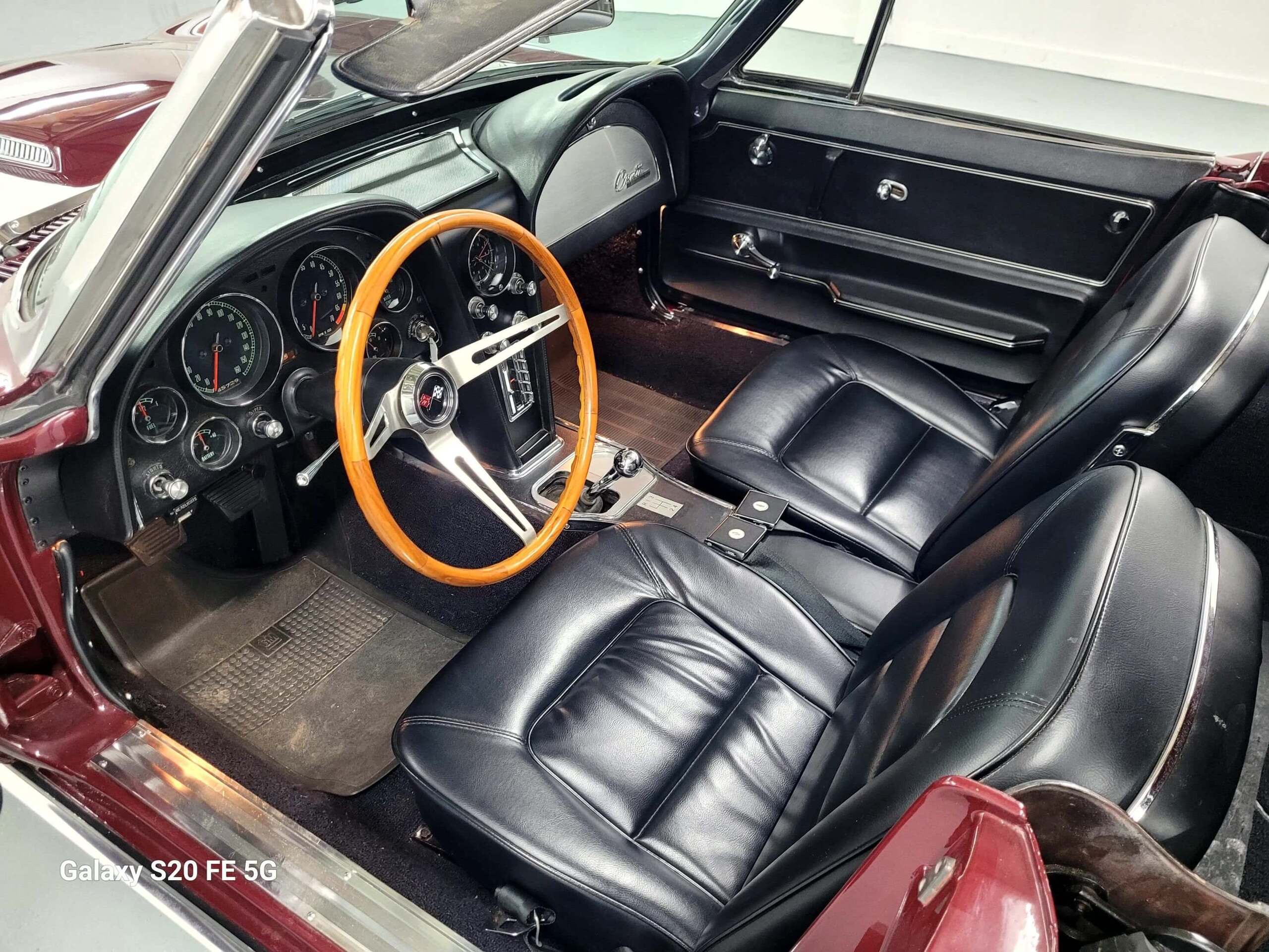1965 Chevrolet Corvette 23