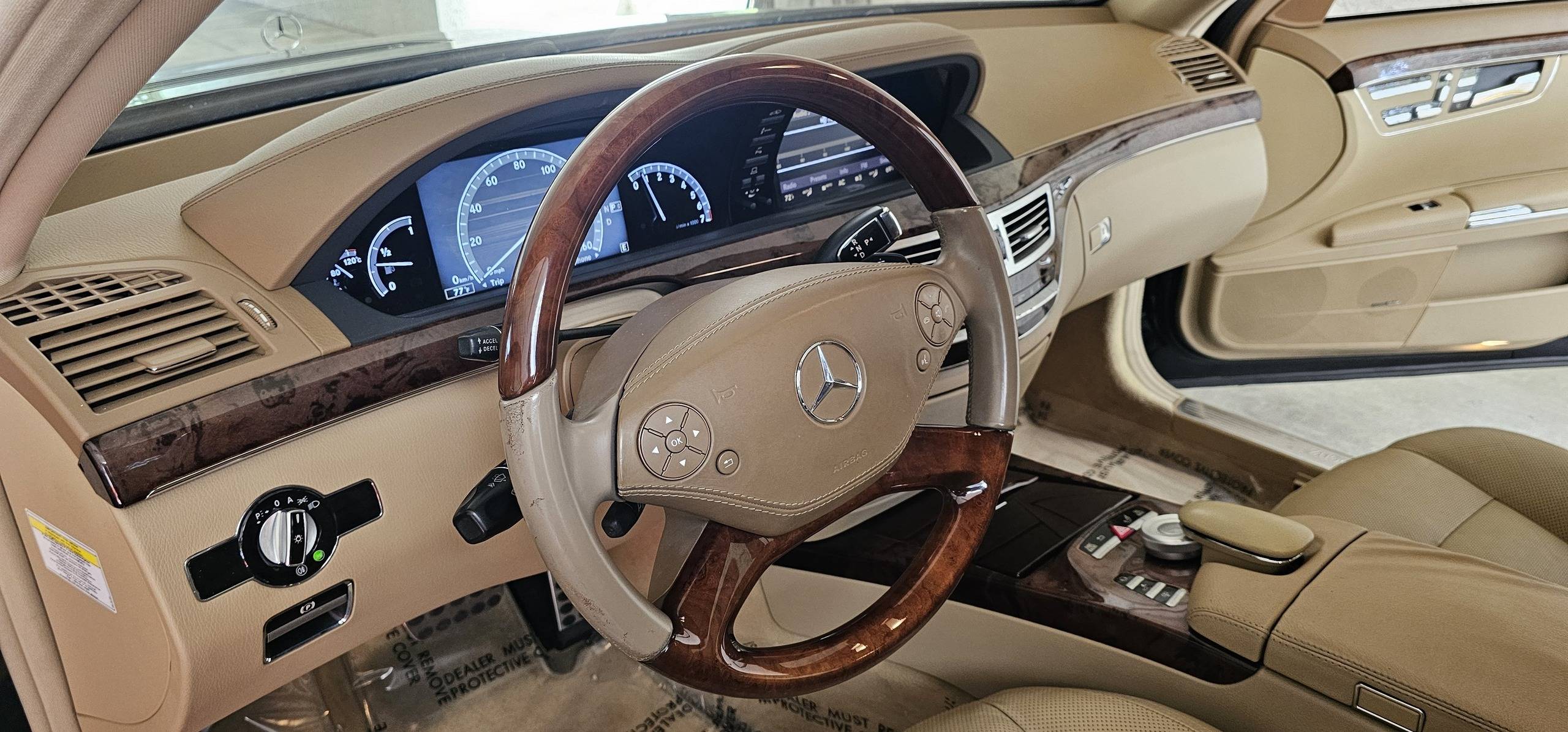 2011 Mercedes_Benz Sedan 31