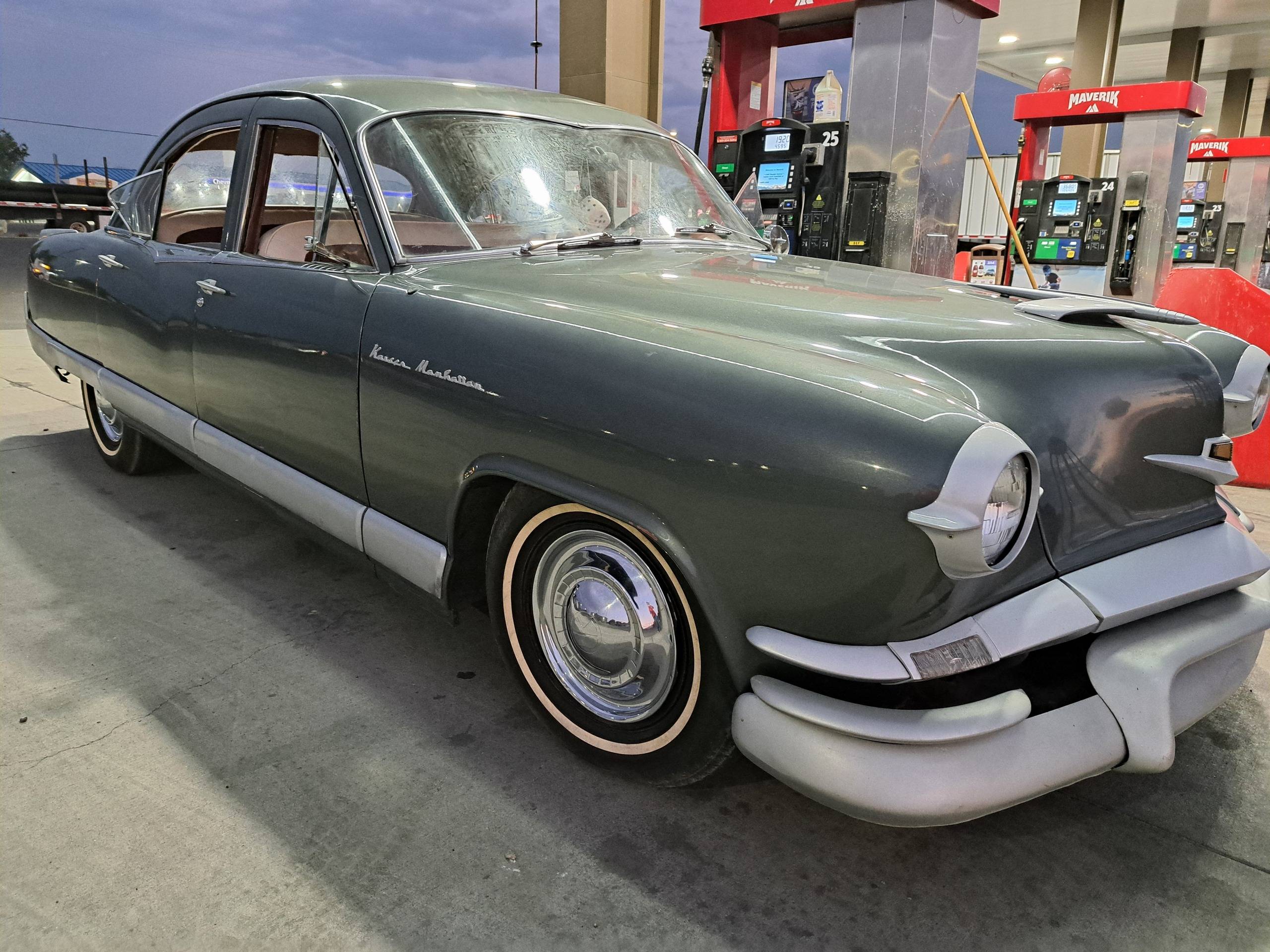 1953 Kaiser Manhattan 9