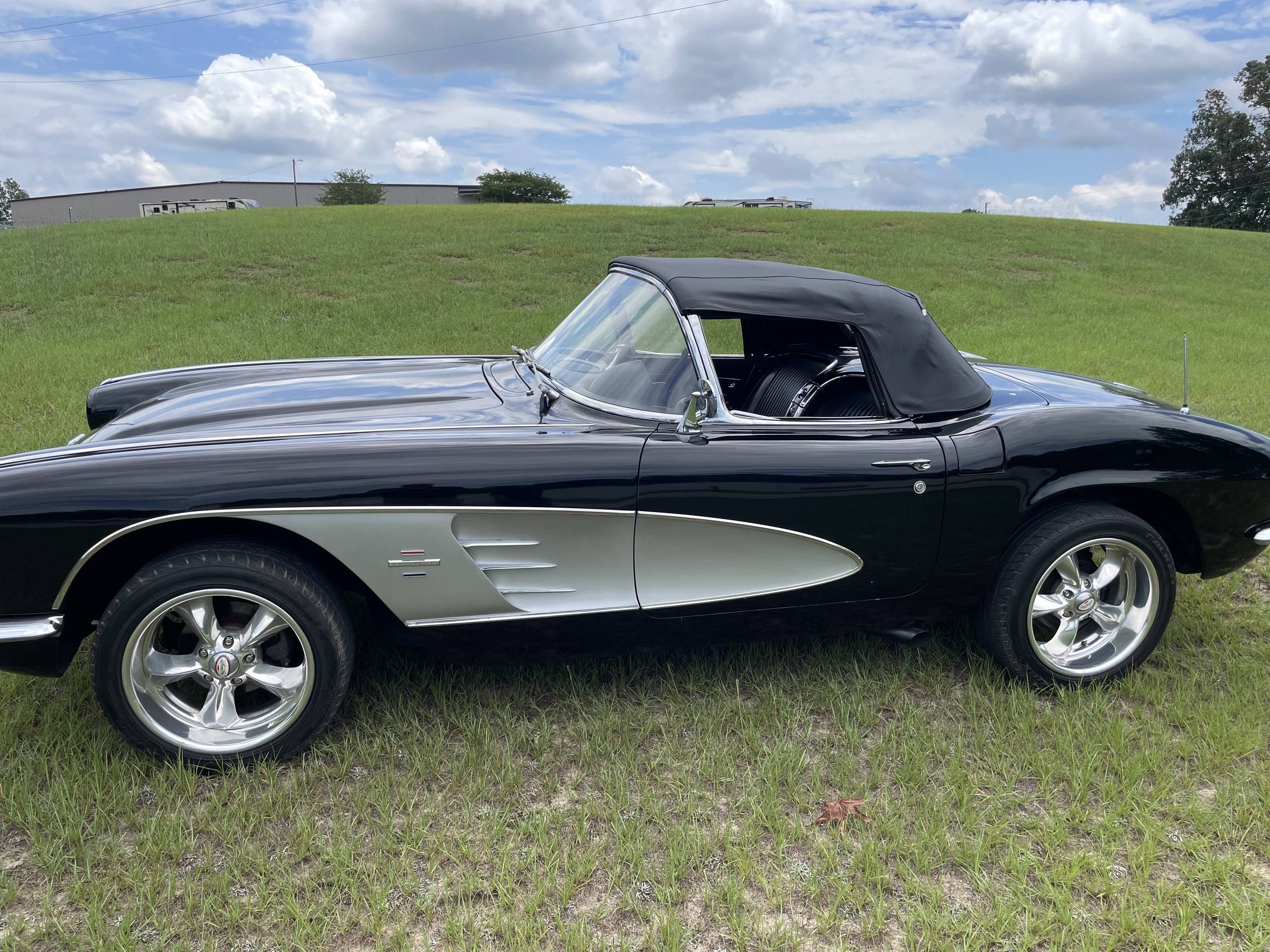 1961 Chevrolet Corvette 11