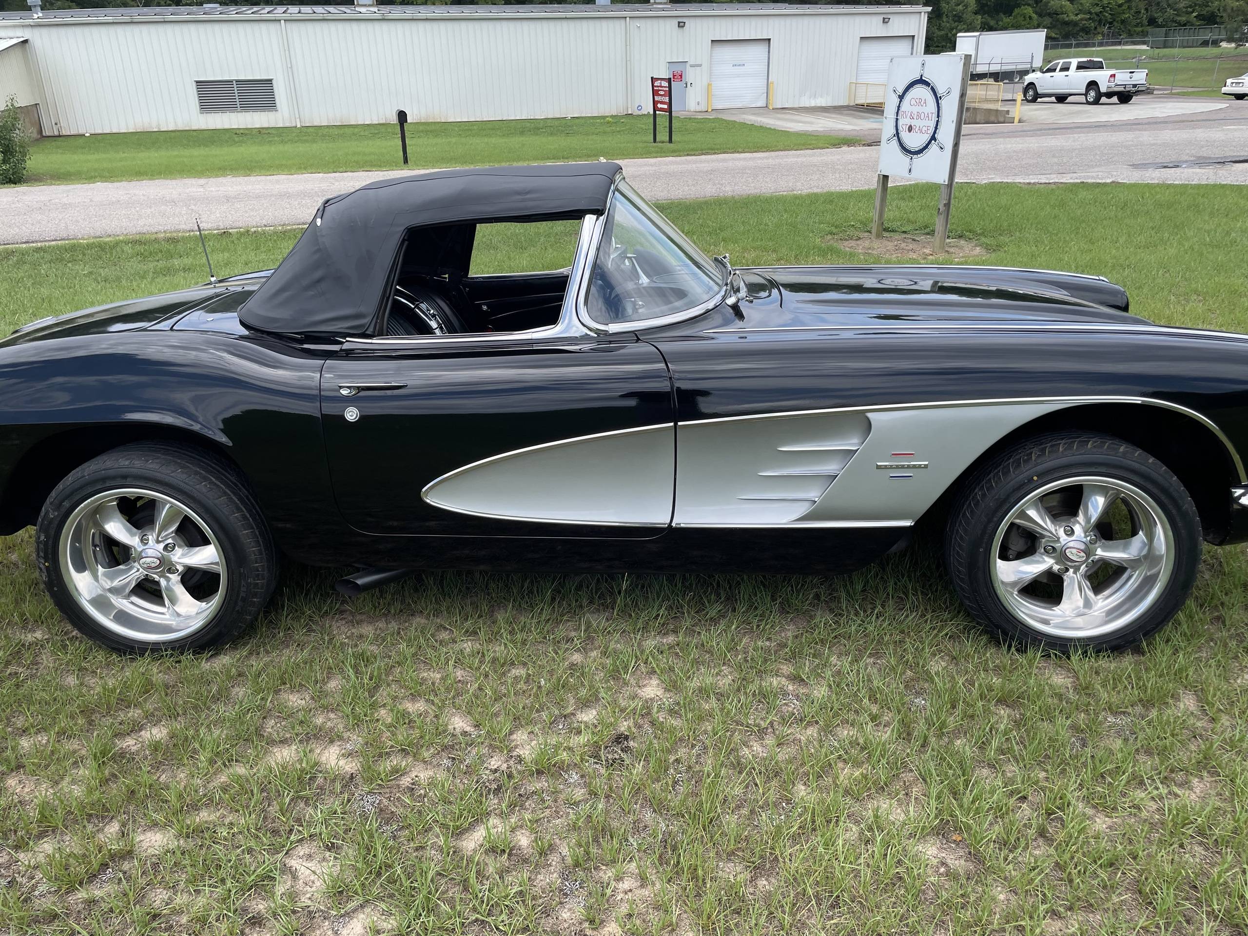 1961 Chevrolet Corvette 13