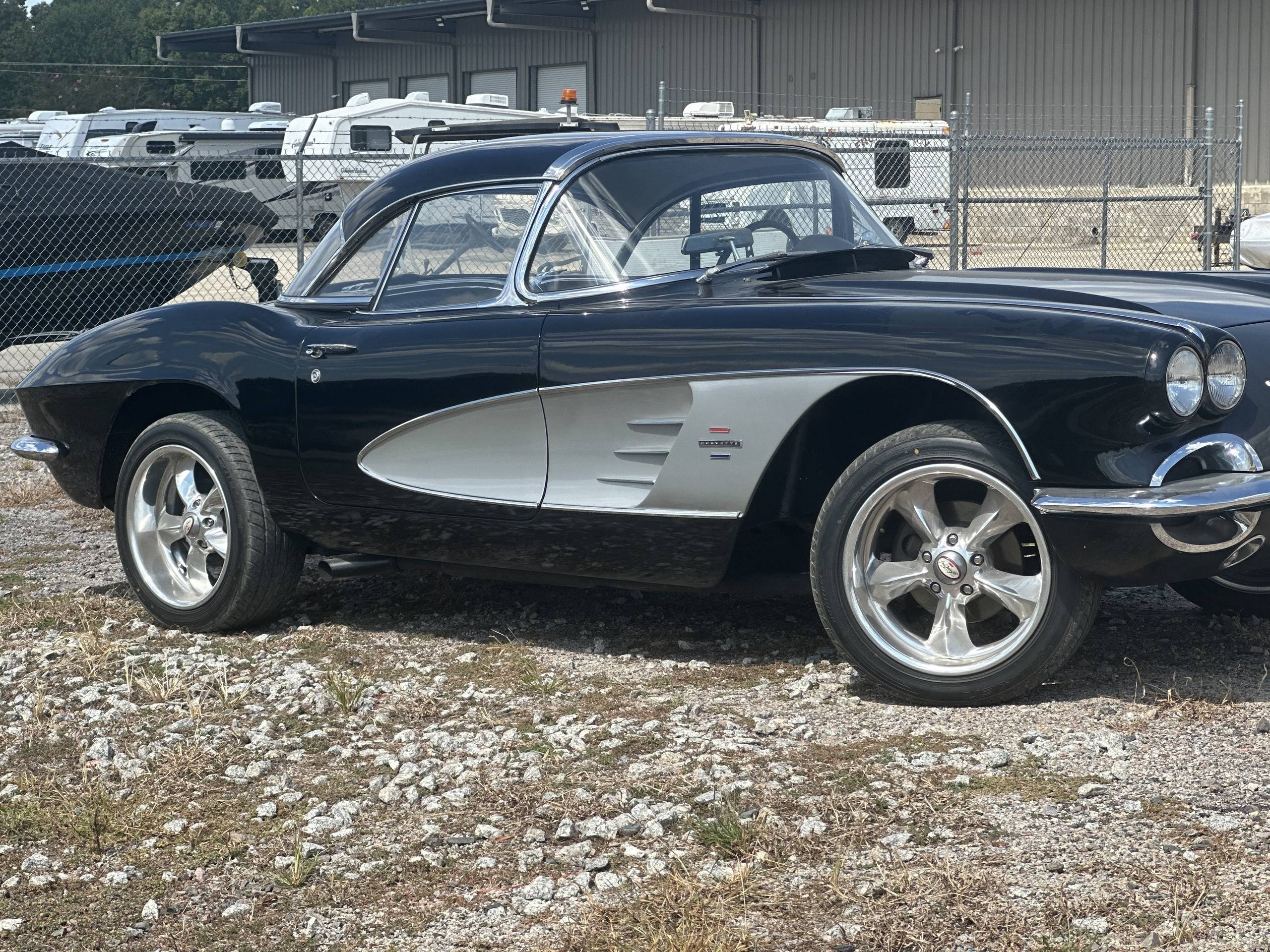 1961 Chevrolet Corvette 4