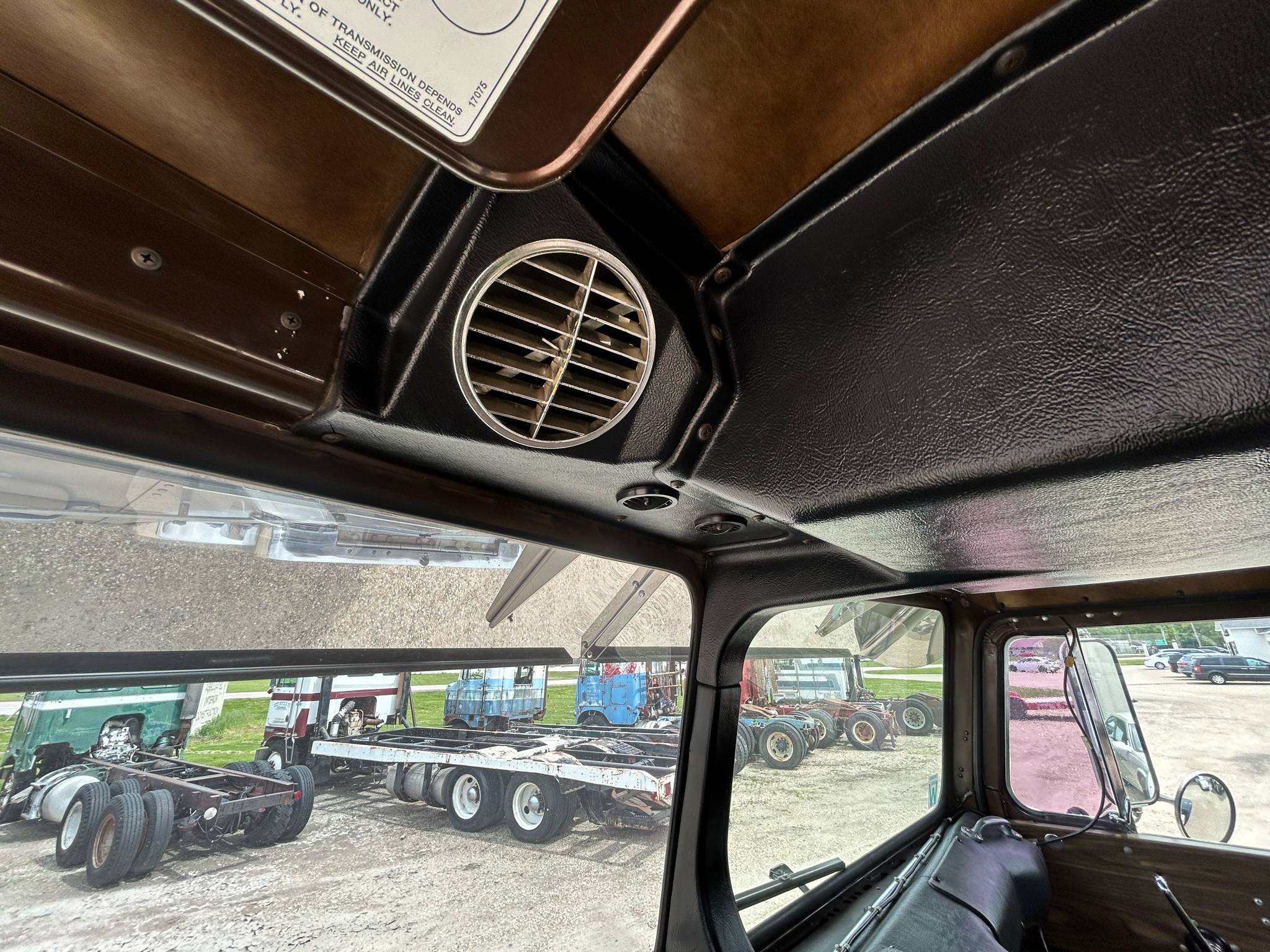 1974 Freightliner  White 22