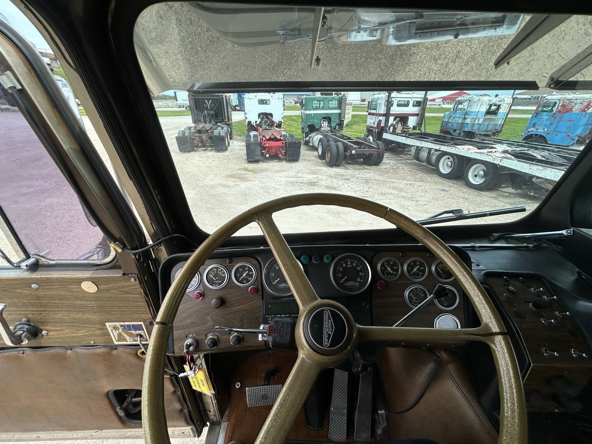 1974 Freightliner  White 27
