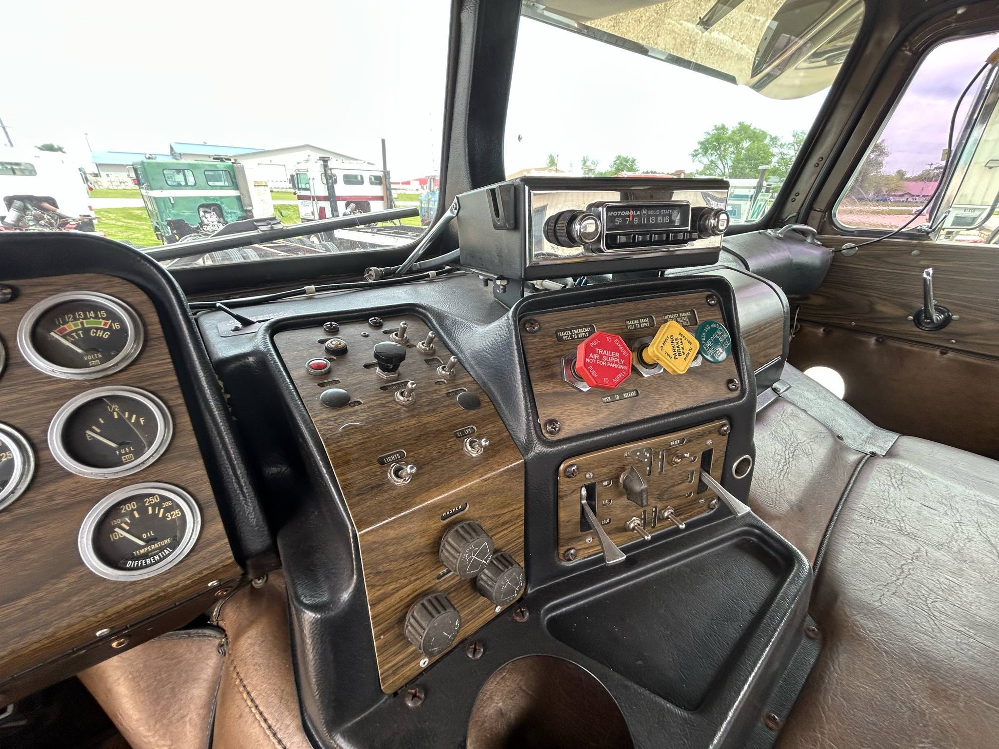 1974 Freightliner  White 23