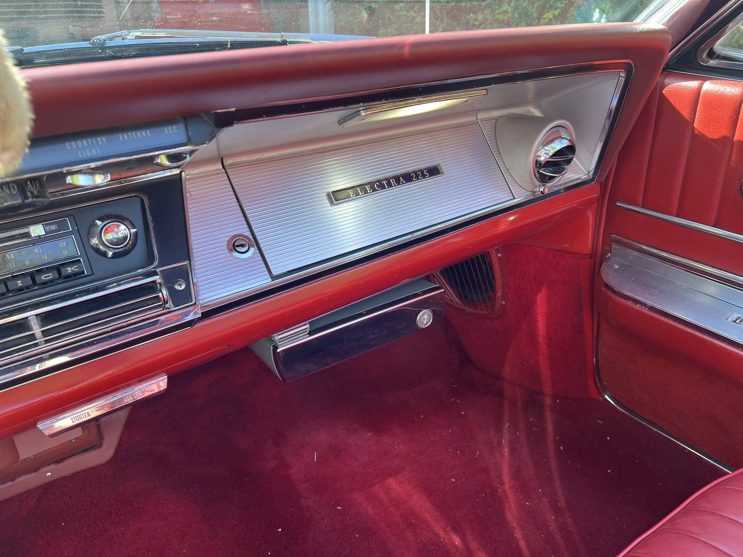 1963 Buick Electra 220 22