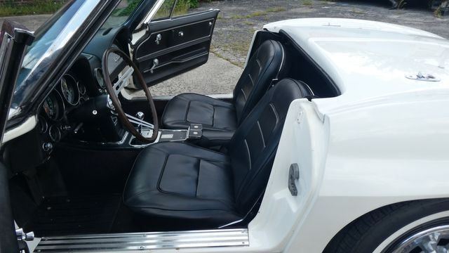 1965 Chevrolet Corvette 37