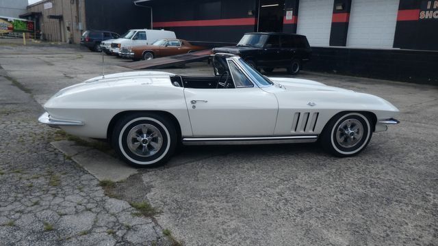 1965 Chevrolet Corvette 22
