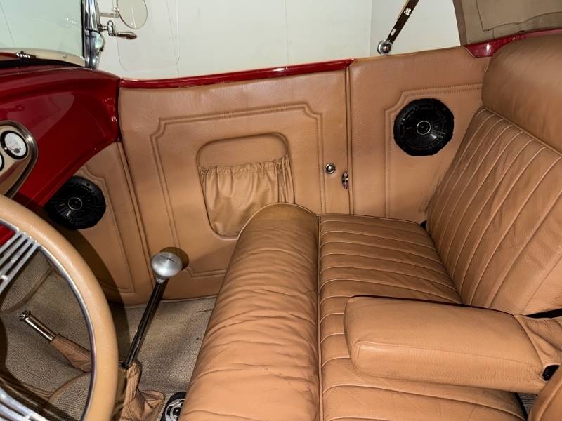 1932 Ford Roadster 18