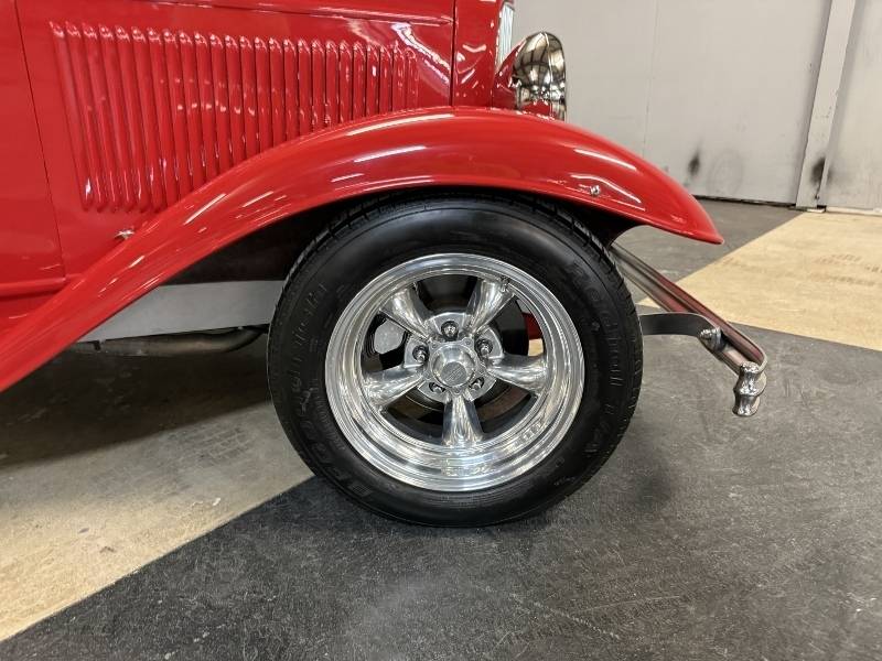 1932 Ford Roadster 48