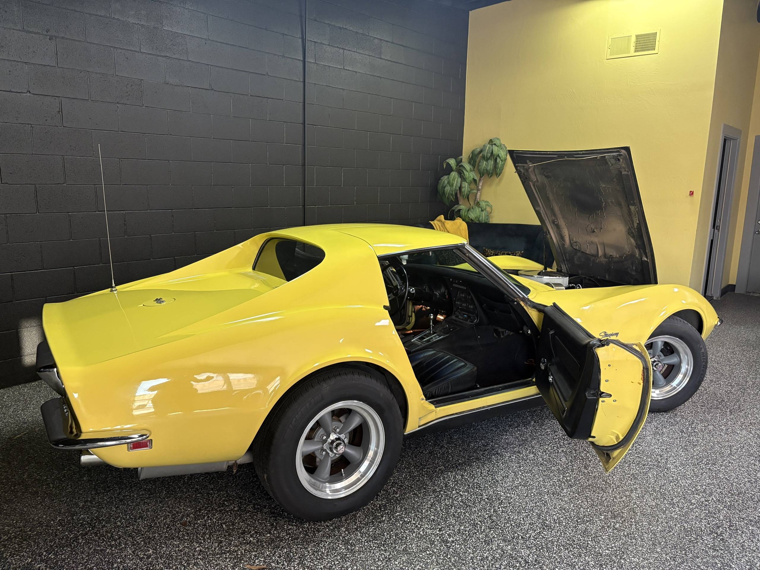 1969 Chevrolet Corvette 12