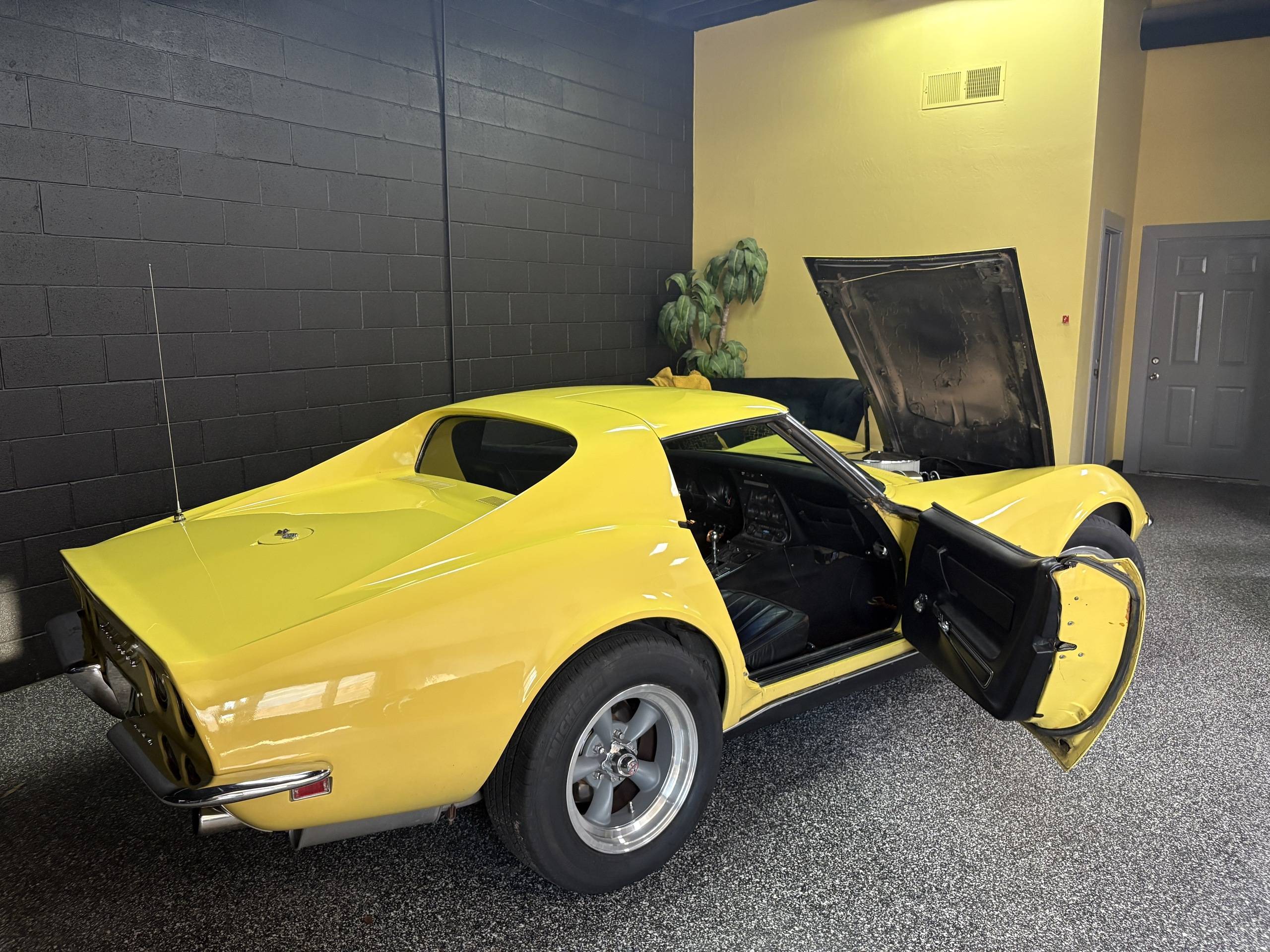 1969 Chevrolet Corvette 18