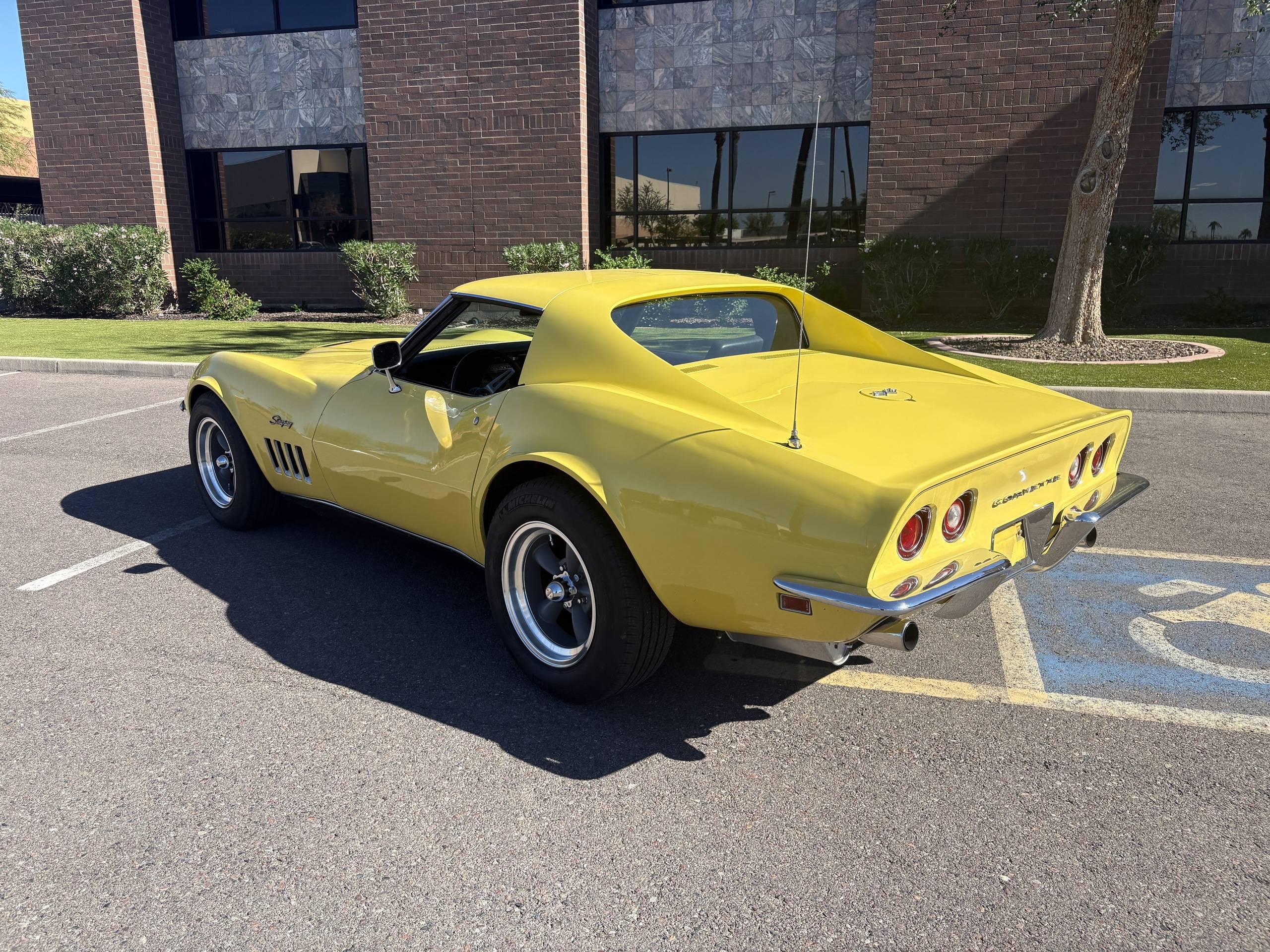 1969 Chevrolet Corvette 21