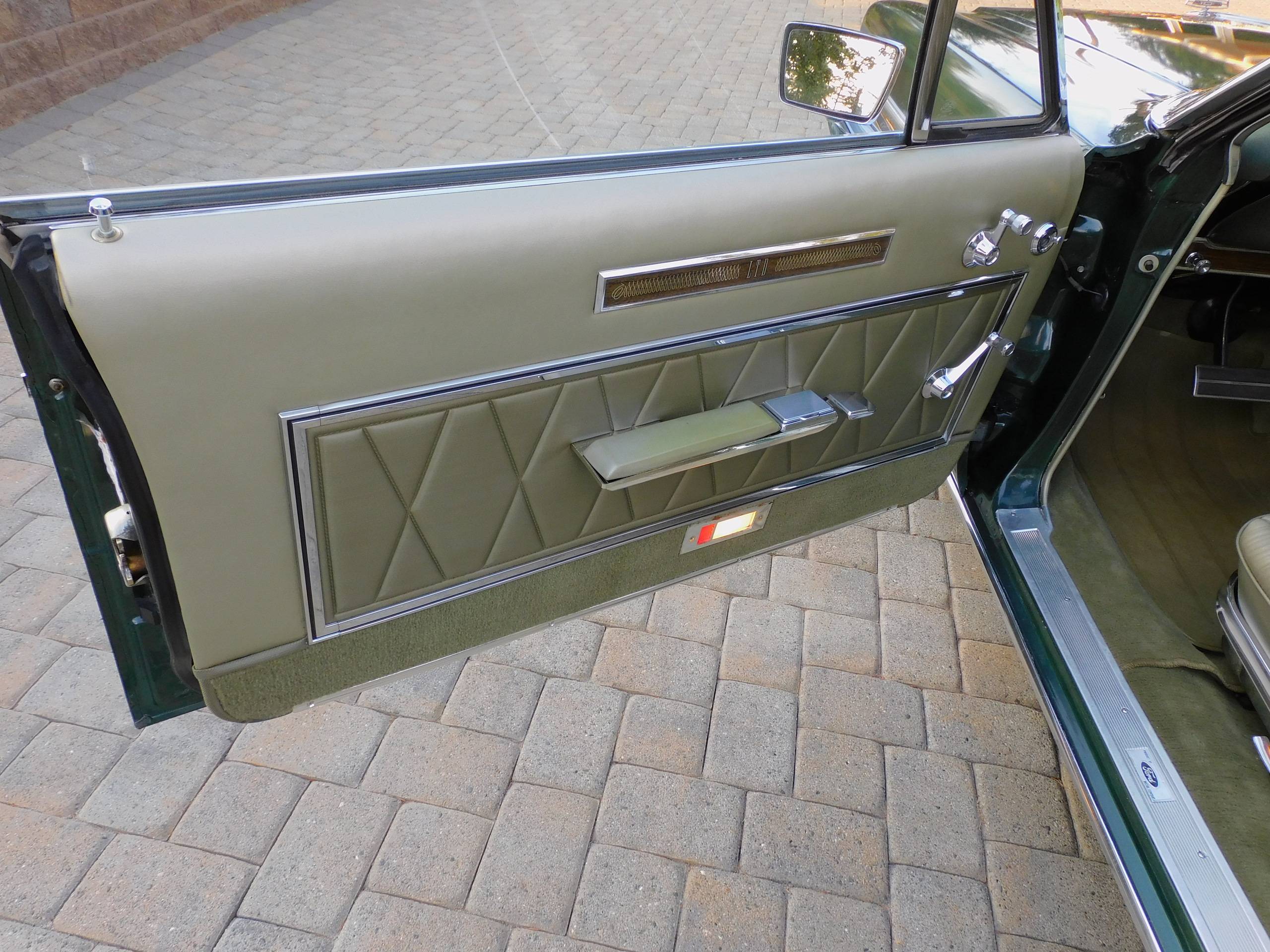 1966 Ford LTD 47