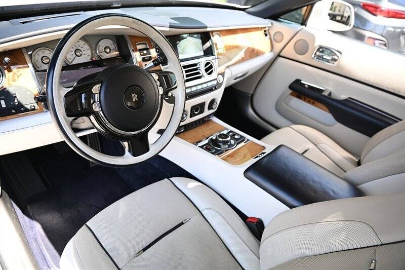 2019 Rolls-Royce Dawn 26