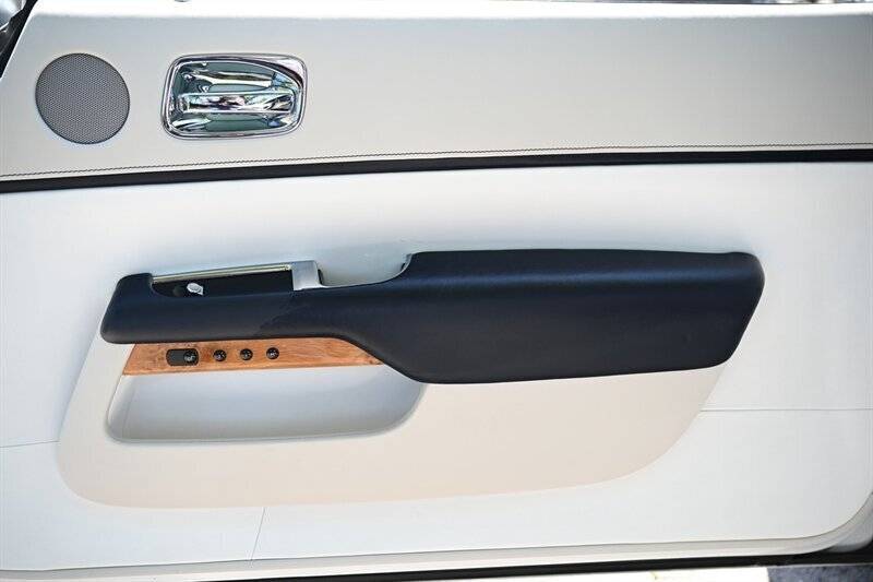 2019 Rolls-Royce Dawn 46