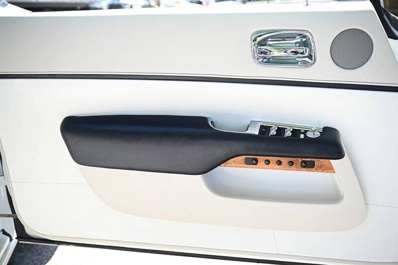 2019 Rolls-Royce Dawn 44