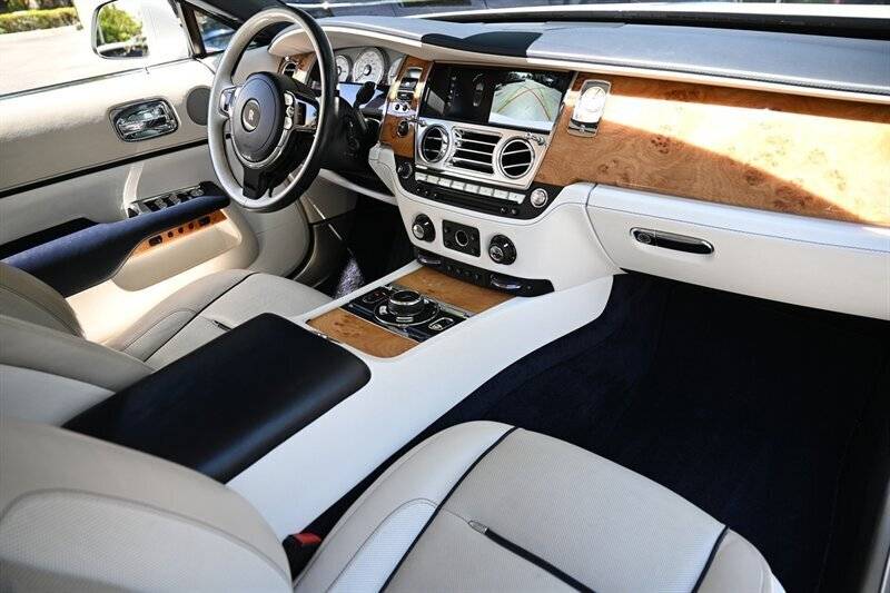 2019 Rolls-Royce Dawn 28