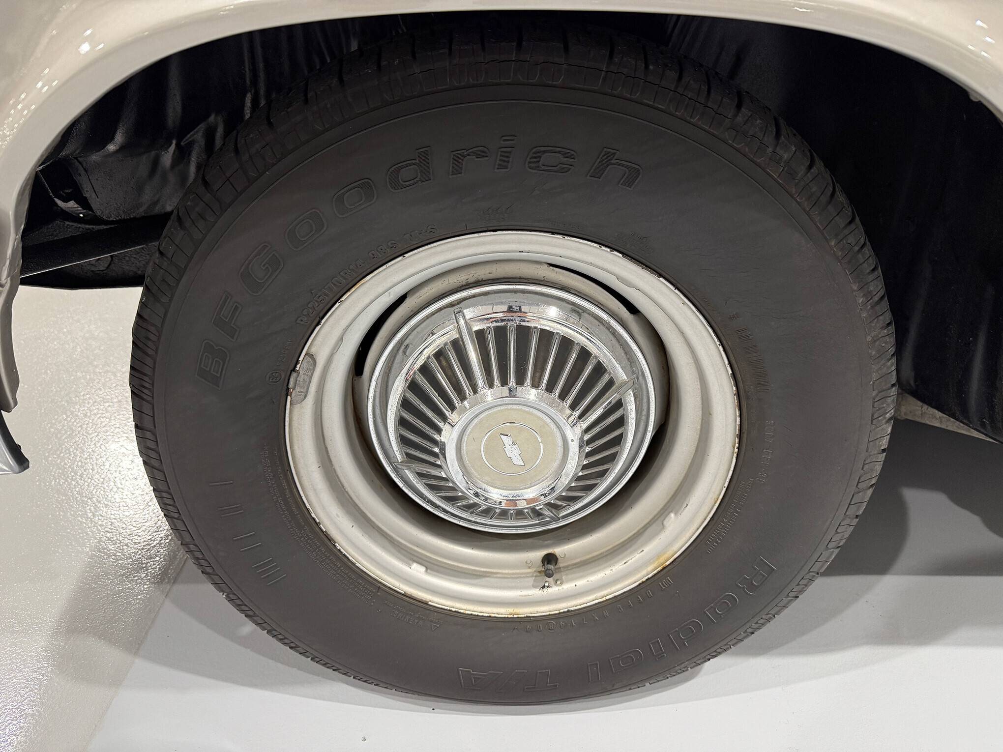 1963 Chevrolet Biscayne 2-Door Post 14