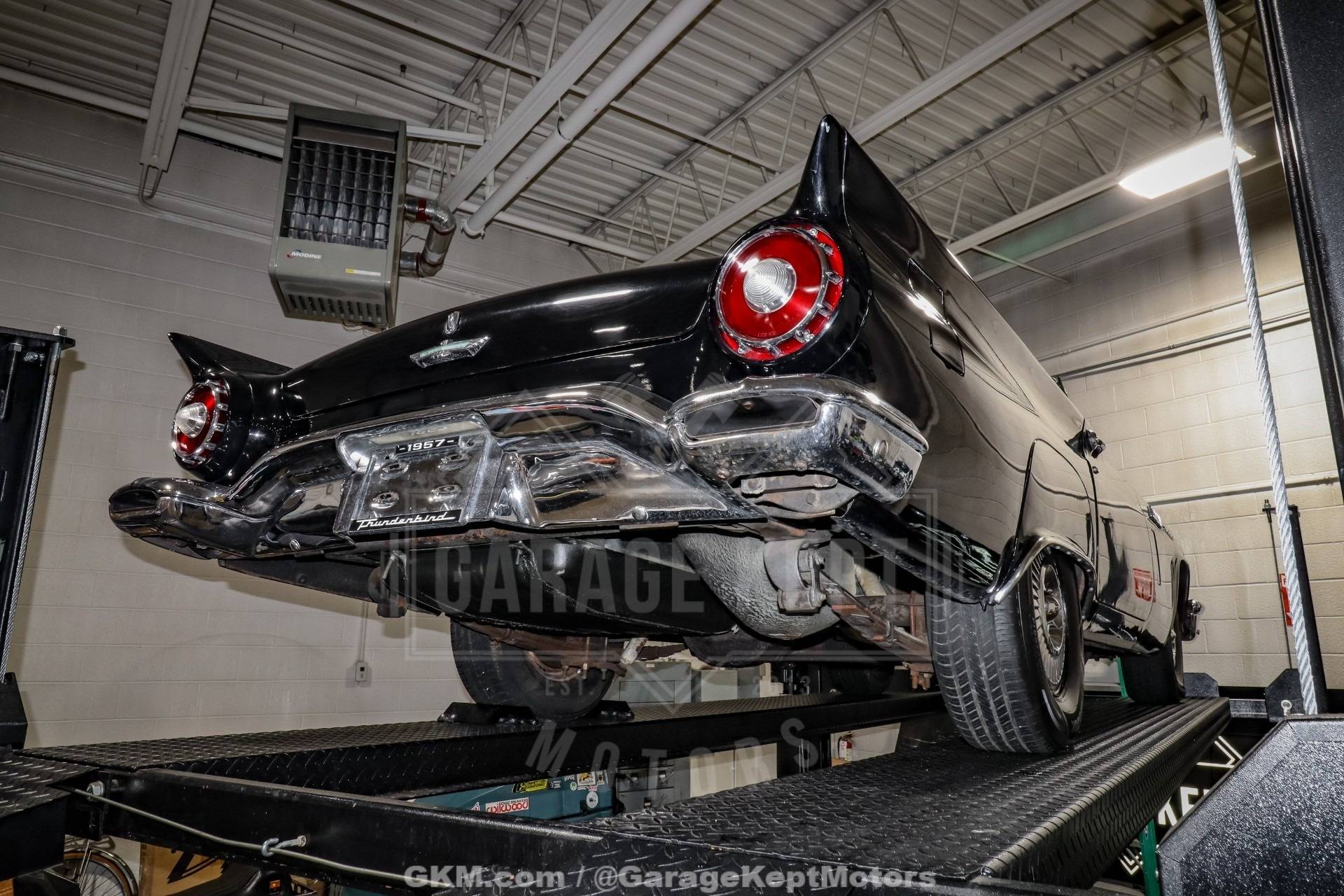 1957 Ford Thunderbird 305