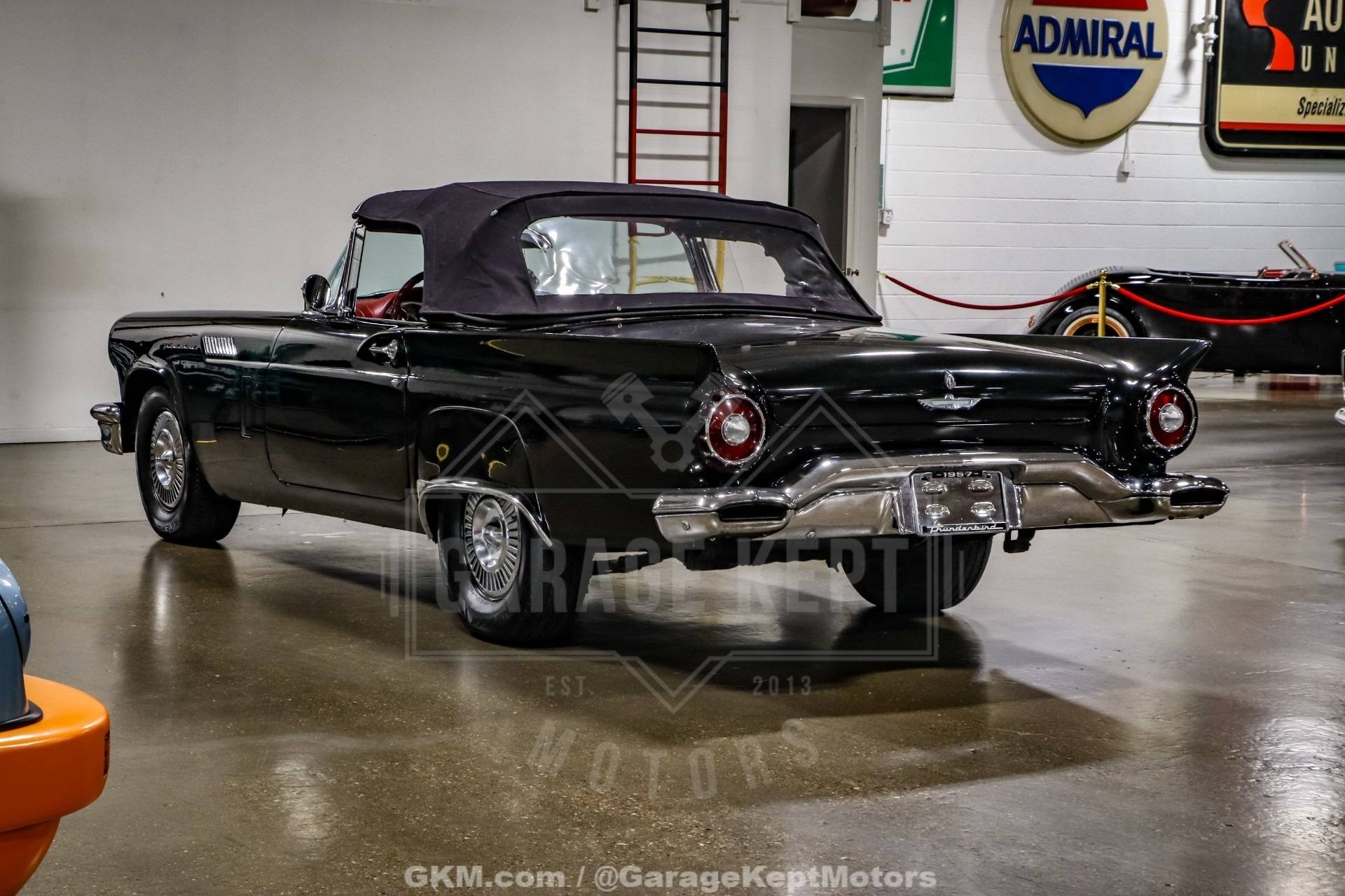 1957 Ford Thunderbird 121