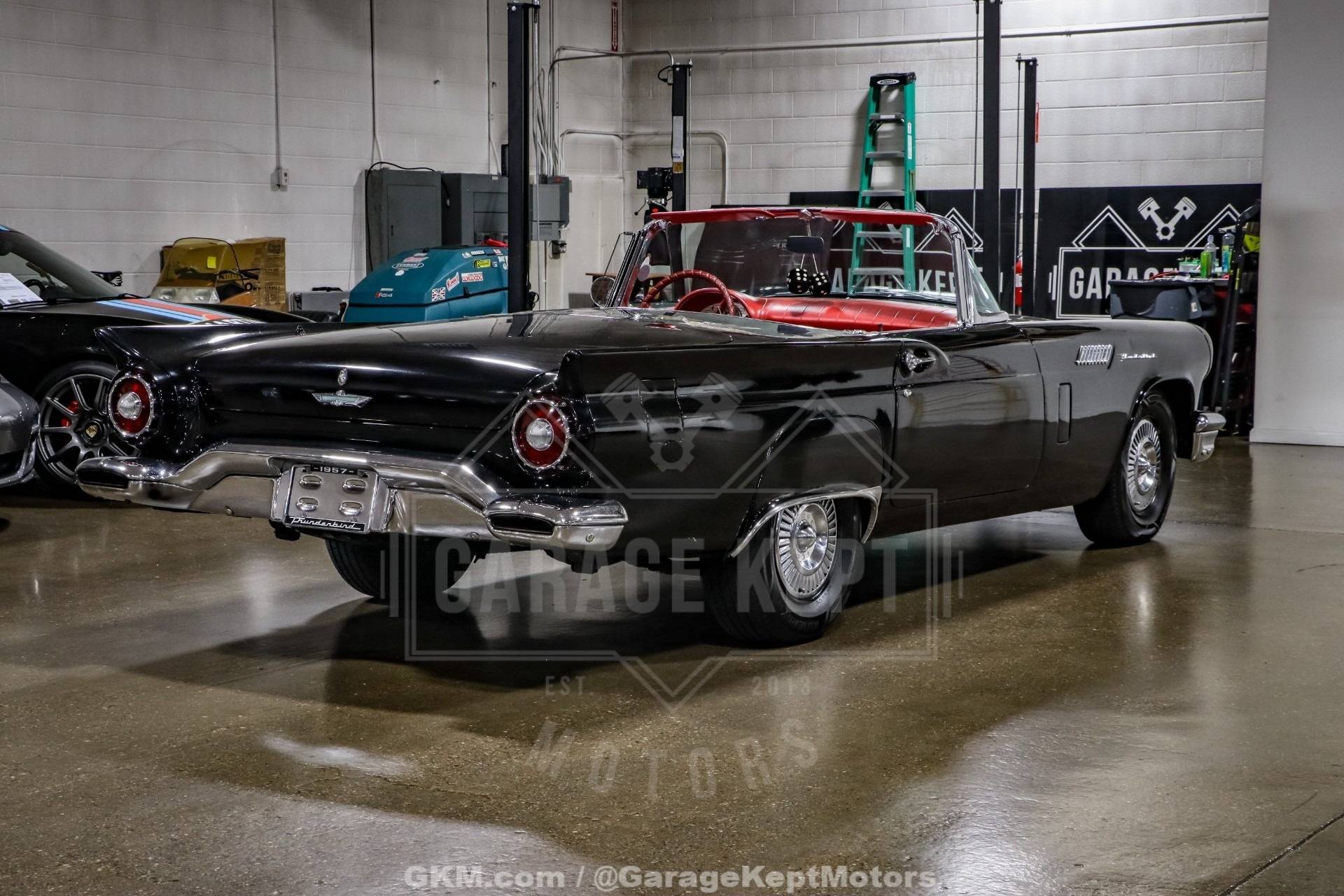 1957 Ford Thunderbird 157